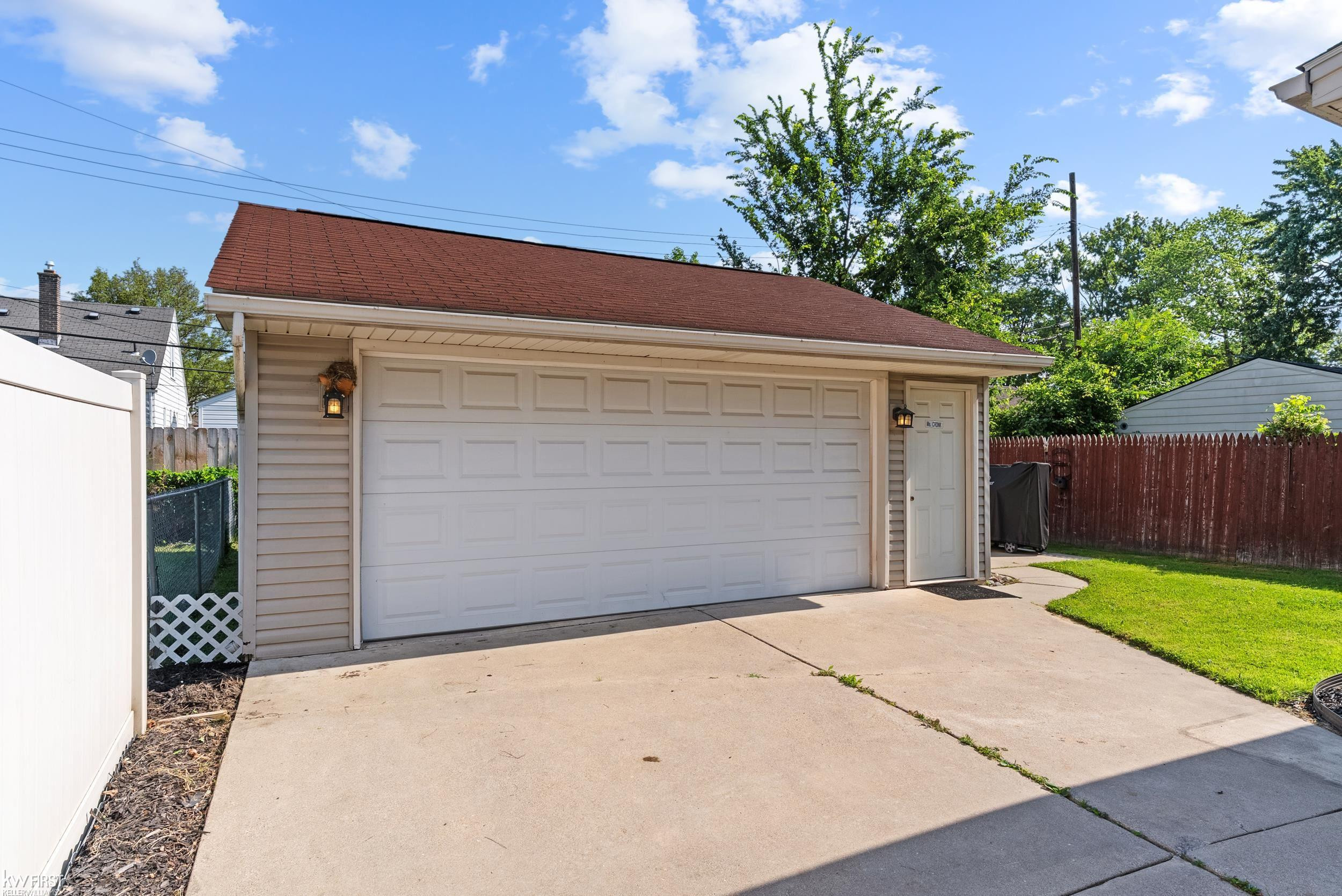 8307 Edward Avenue, Center Line, MI 48015 — Photo 35