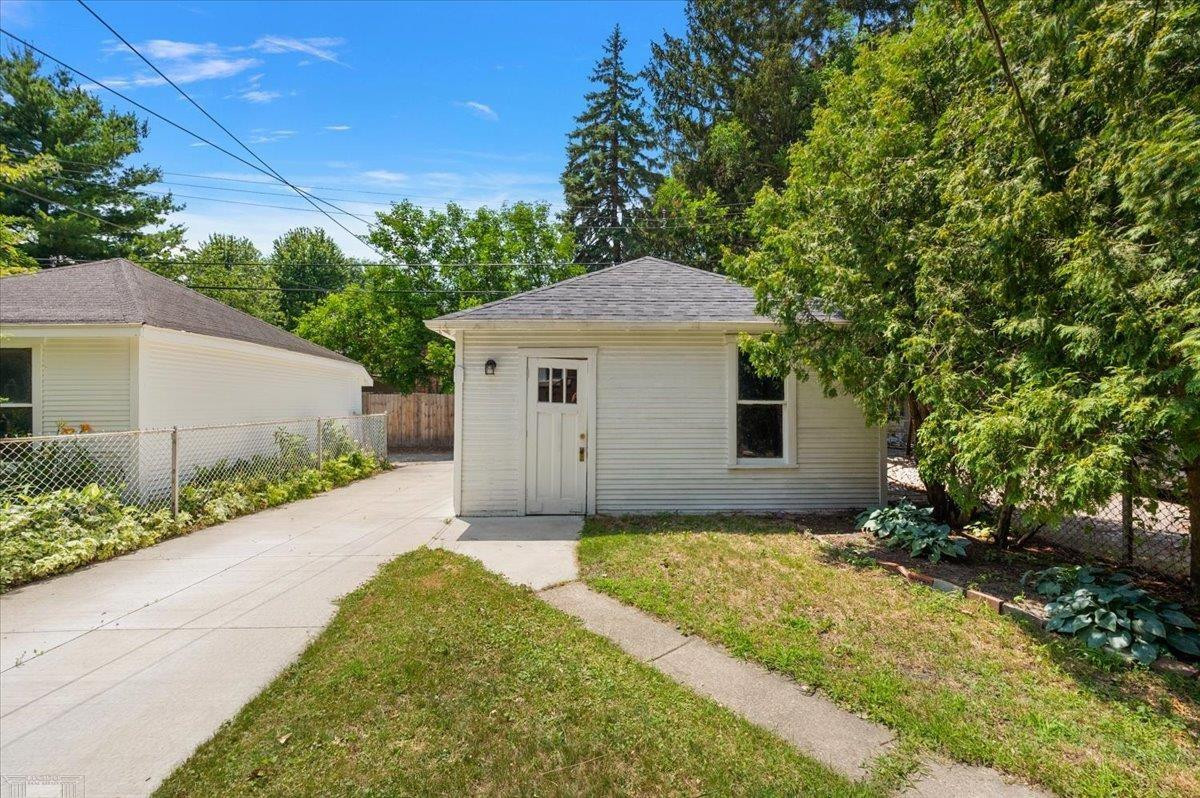 873-875 Beaconsfield Avenue, Grosse Pointe Park, MI 48230 — Photo 52