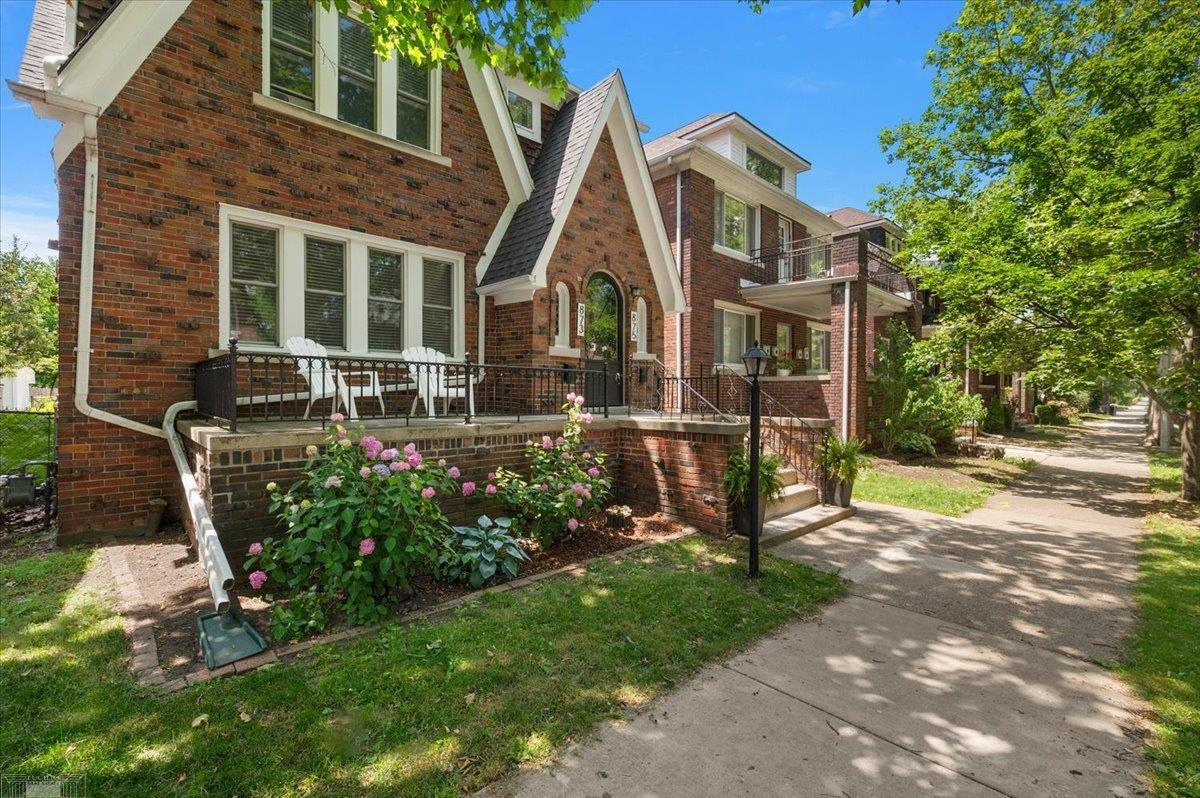 873-875 Beaconsfield Avenue, Grosse Pointe Park, MI 48230 — Photo 4