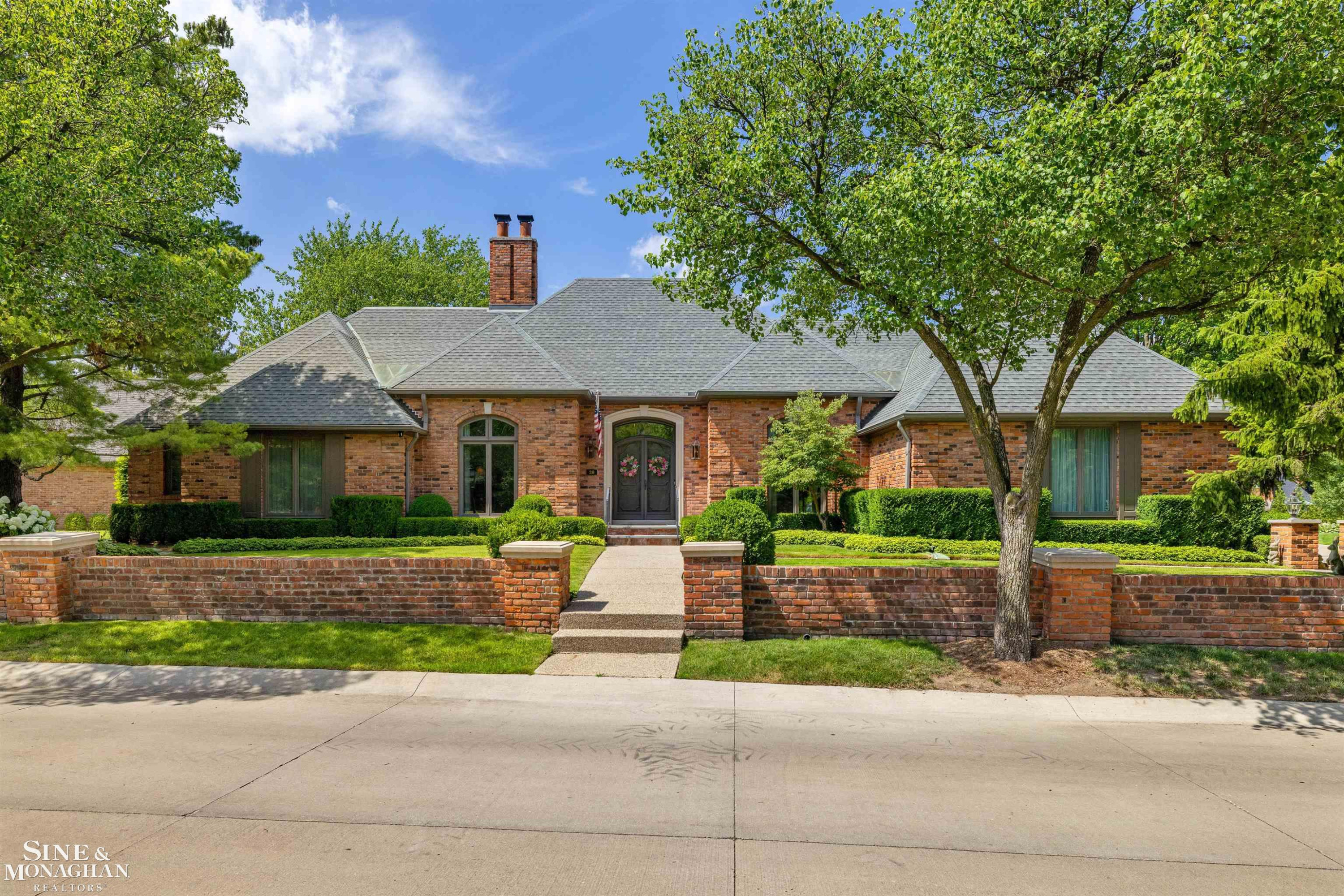 20 Windemere Place, Grosse Pointe Farms, MI 48236