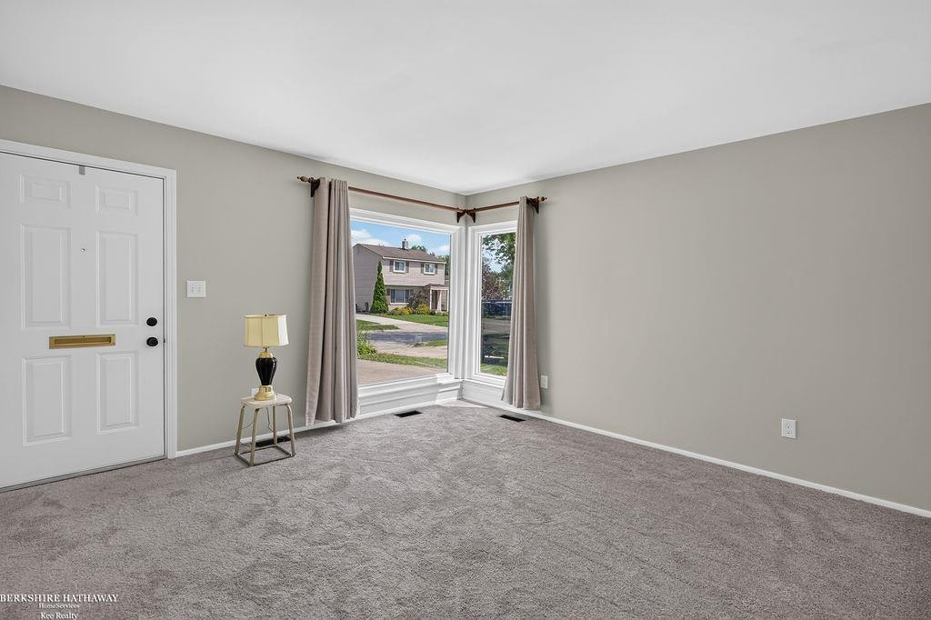 511 Kinross Avenue, MI — Photo 4