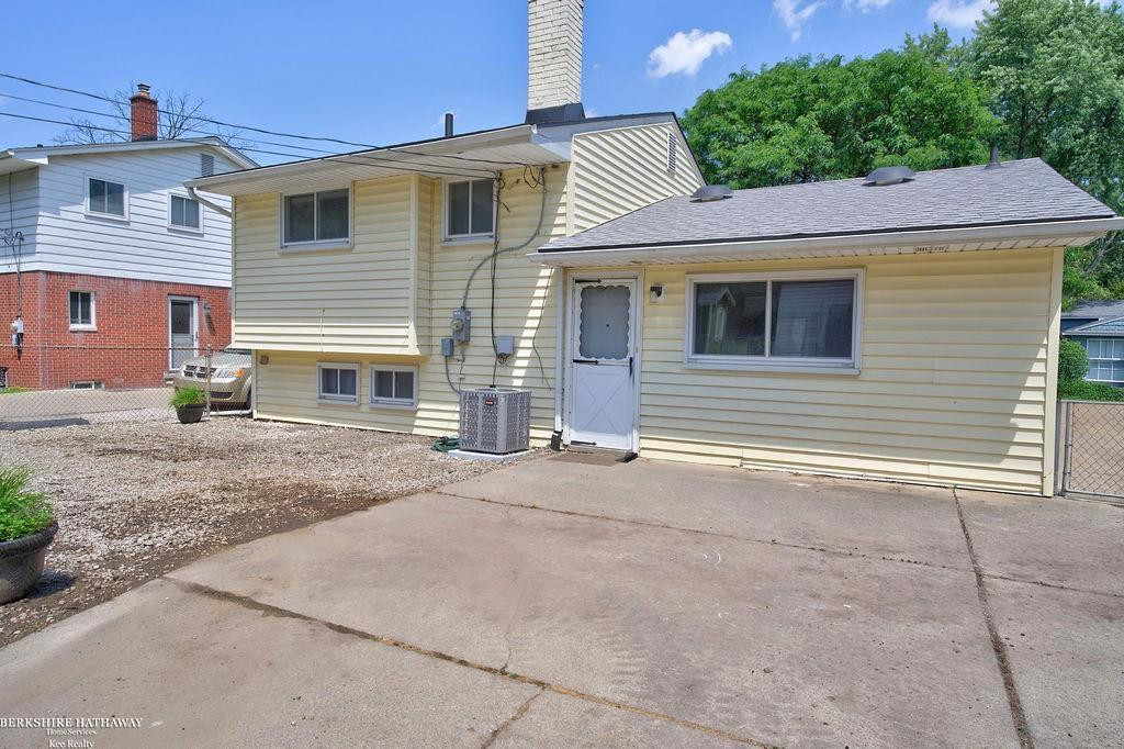 511 Kinross Avenue, MI — Photo 30