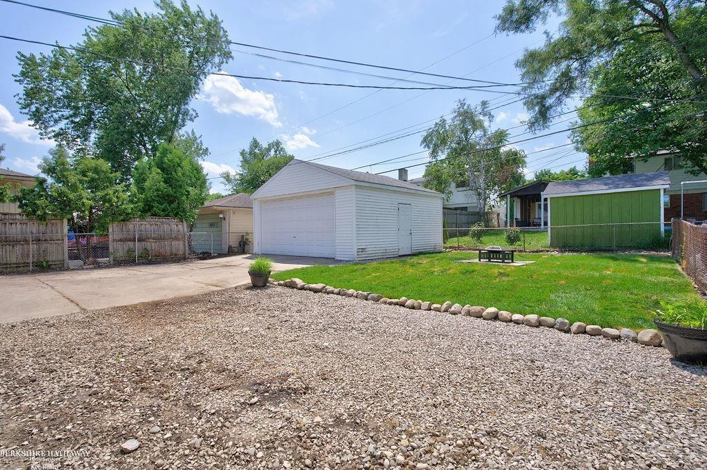 511 Kinross Avenue, MI — Photo 33