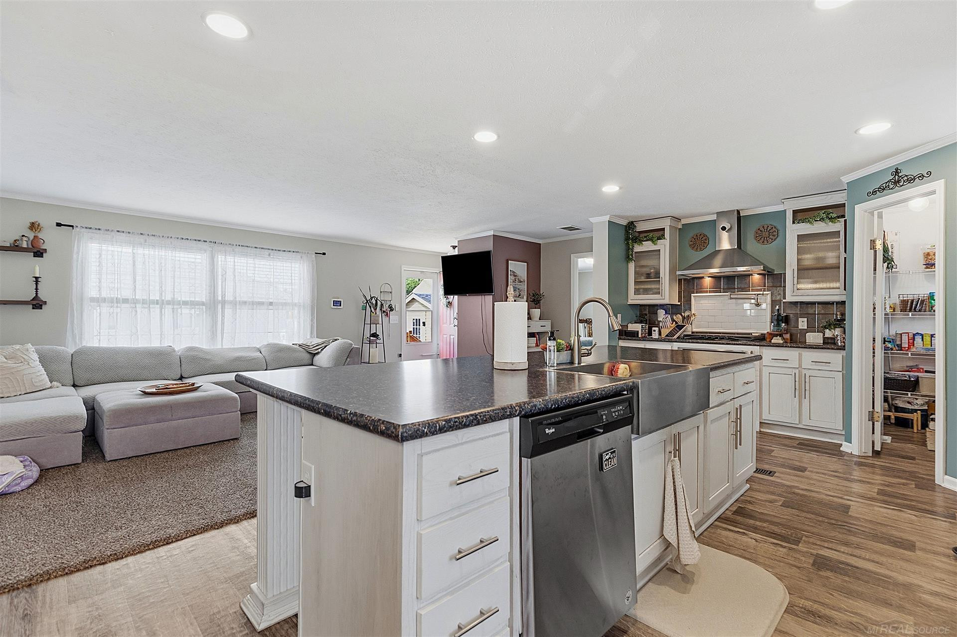 46112 Dunkirk Court, MI 48044 — Photo 5