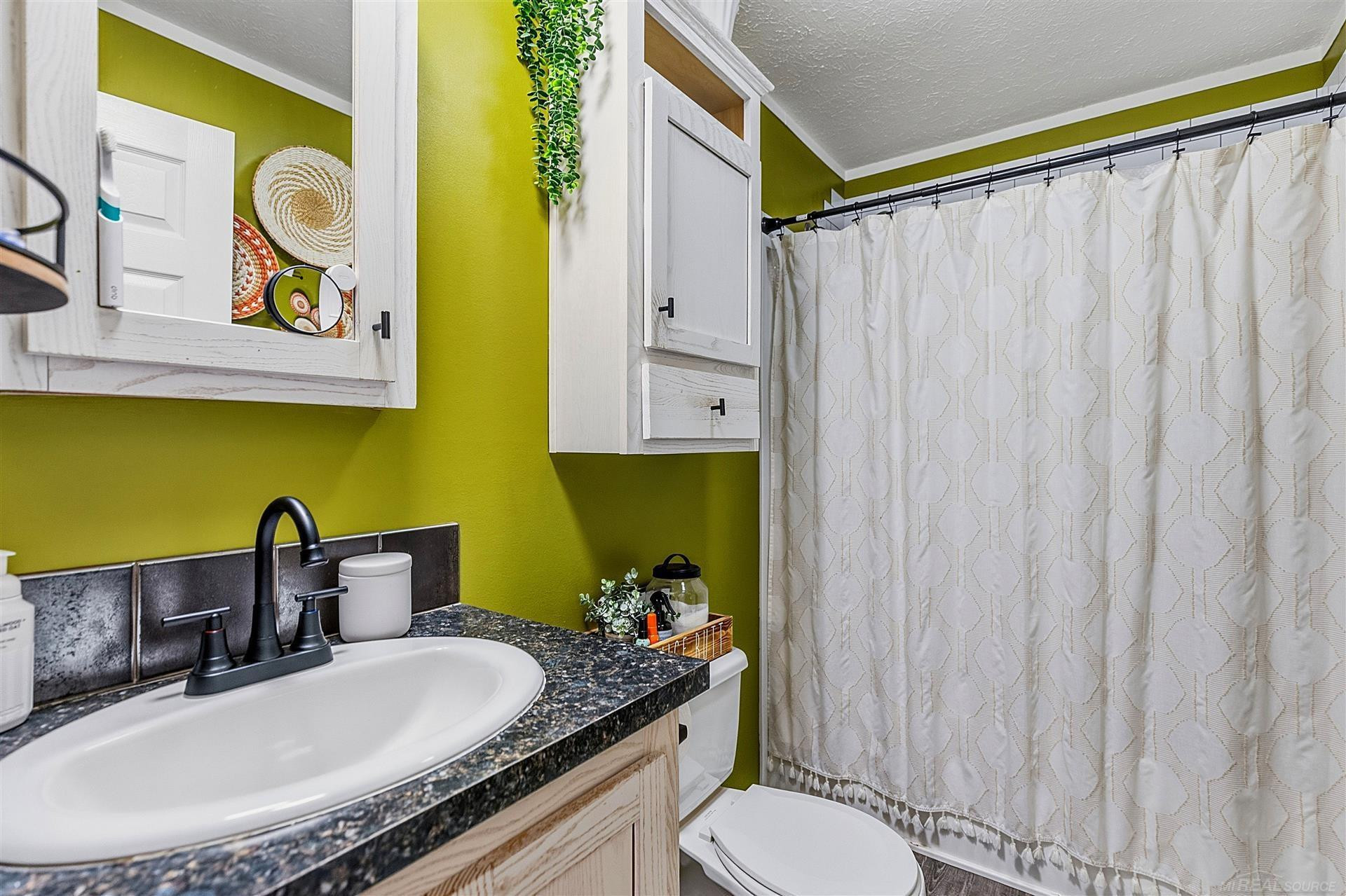 46112 Dunkirk Court, MI 48044 — Photo 17