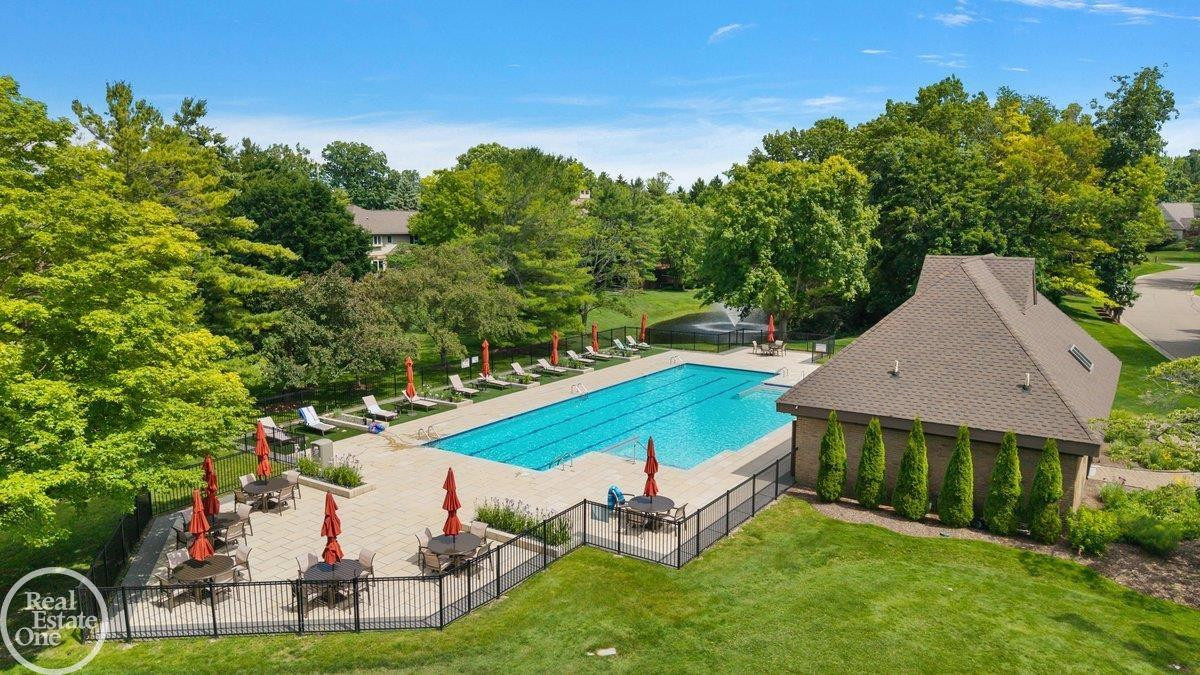 4585 Kiftsgate Bend, Bloomfield Hills, MI 48302 — Photo 71