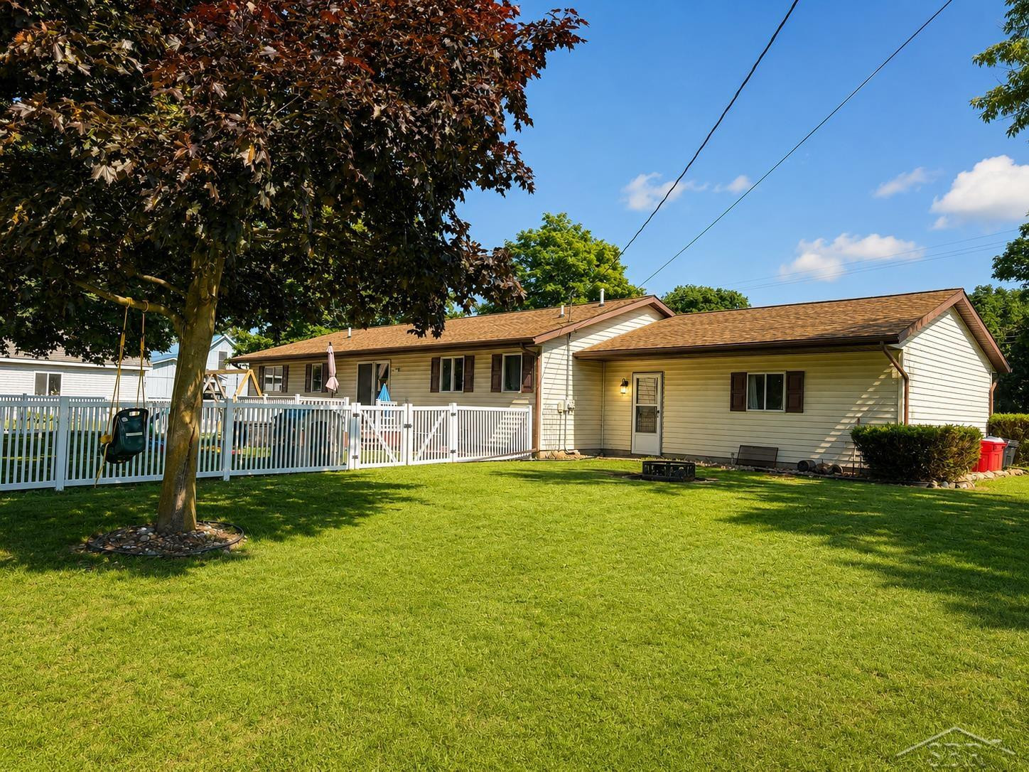 538 E Sharpsteen Street, Sebewaing, MI 48759 — Photo 2