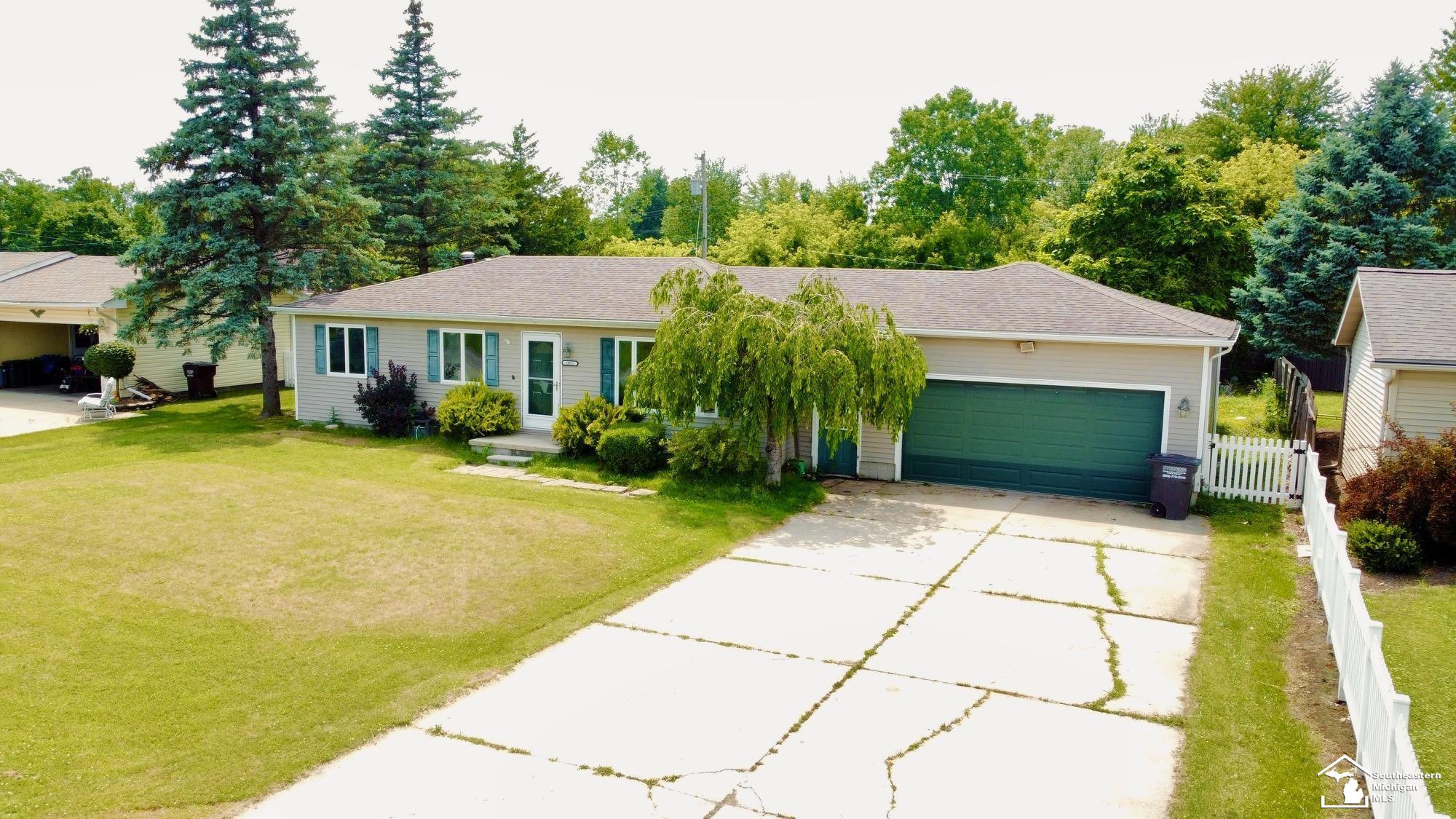12033 Crossman Street, Carleton, MI 48117 — Photo 2