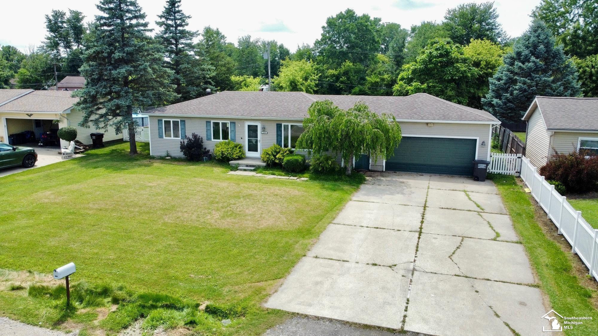 12033 Crossman Street, Carleton, MI 48117 — Photo 3