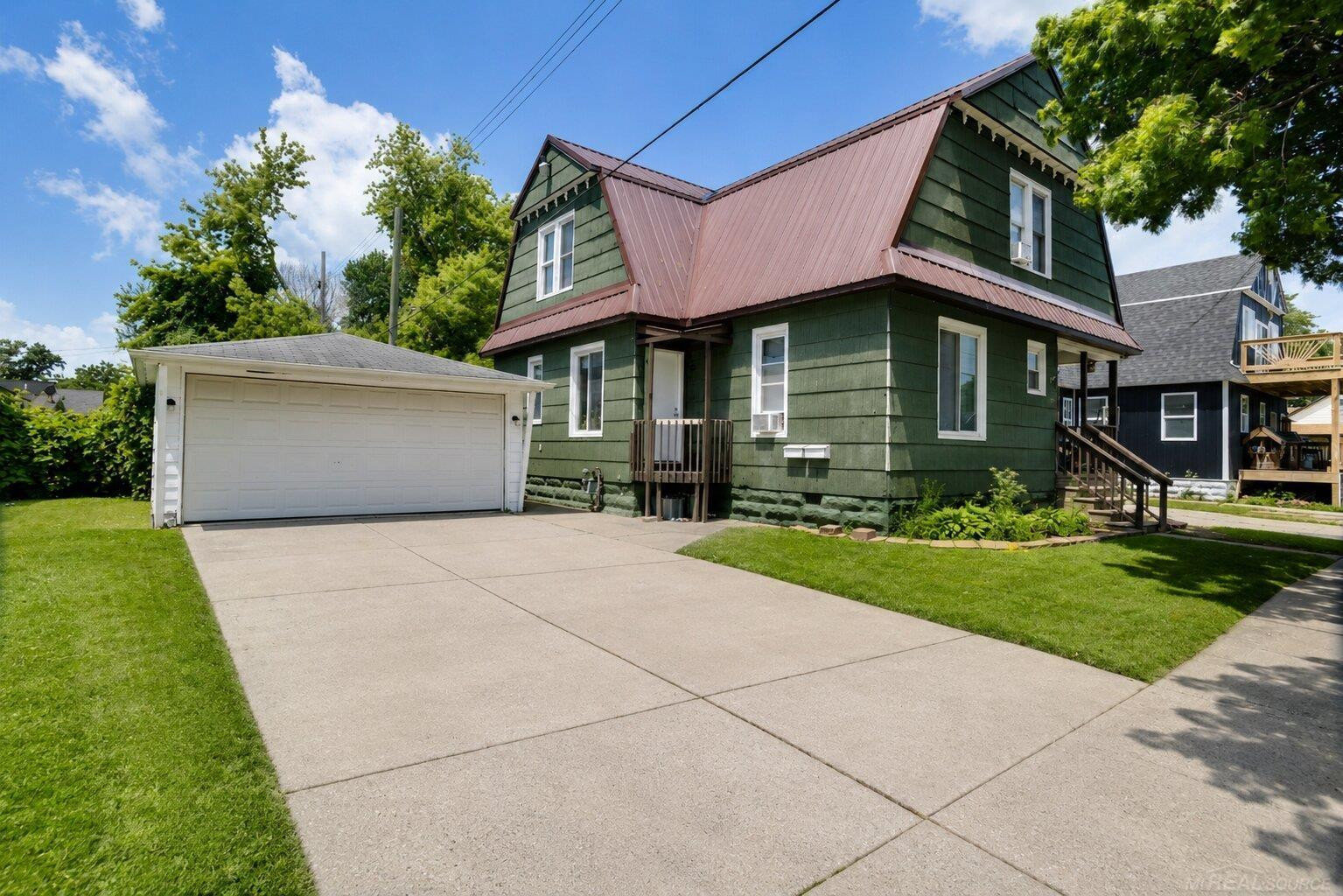 607 11TH Street, Port Huron, MI 48060 — front exterior