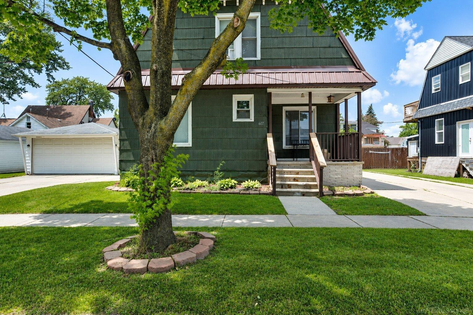 607 11TH Street, Port Huron, MI 48060 — Photo 2