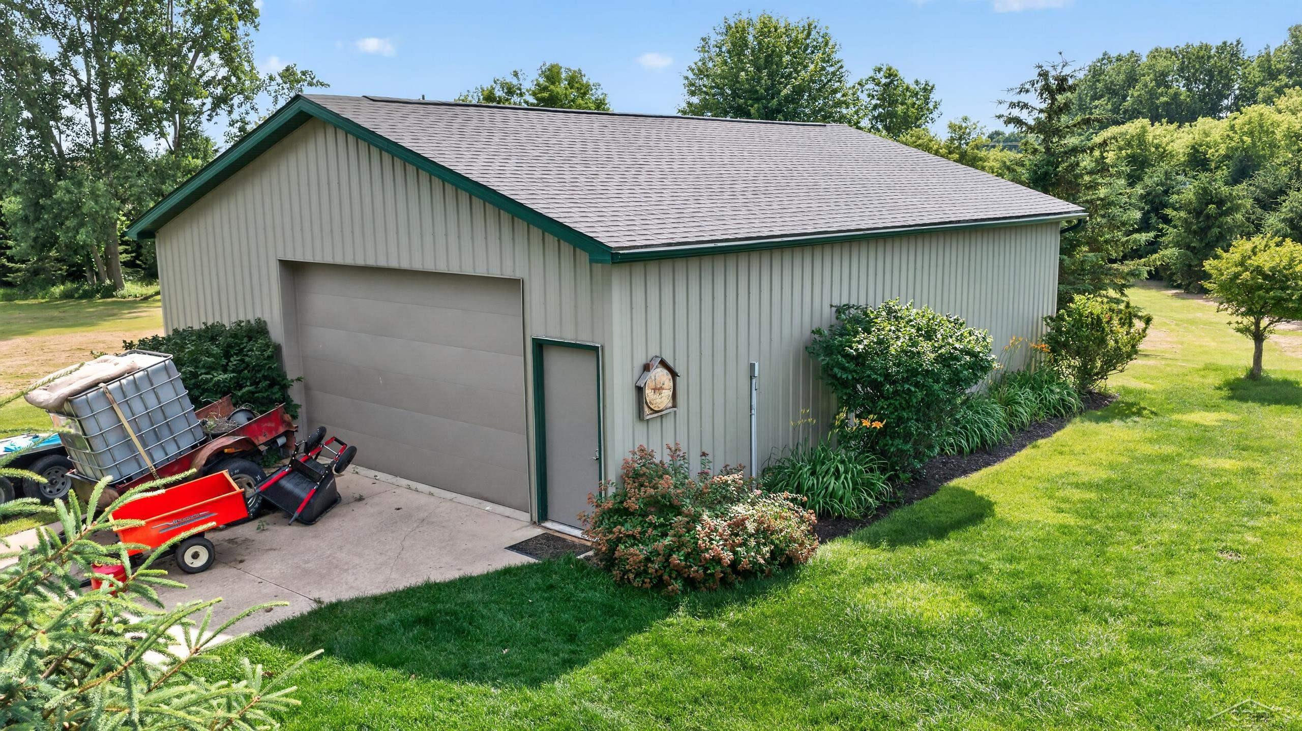 10713 N Gleaner Road, Freeland, MI 48623 — Photo 32