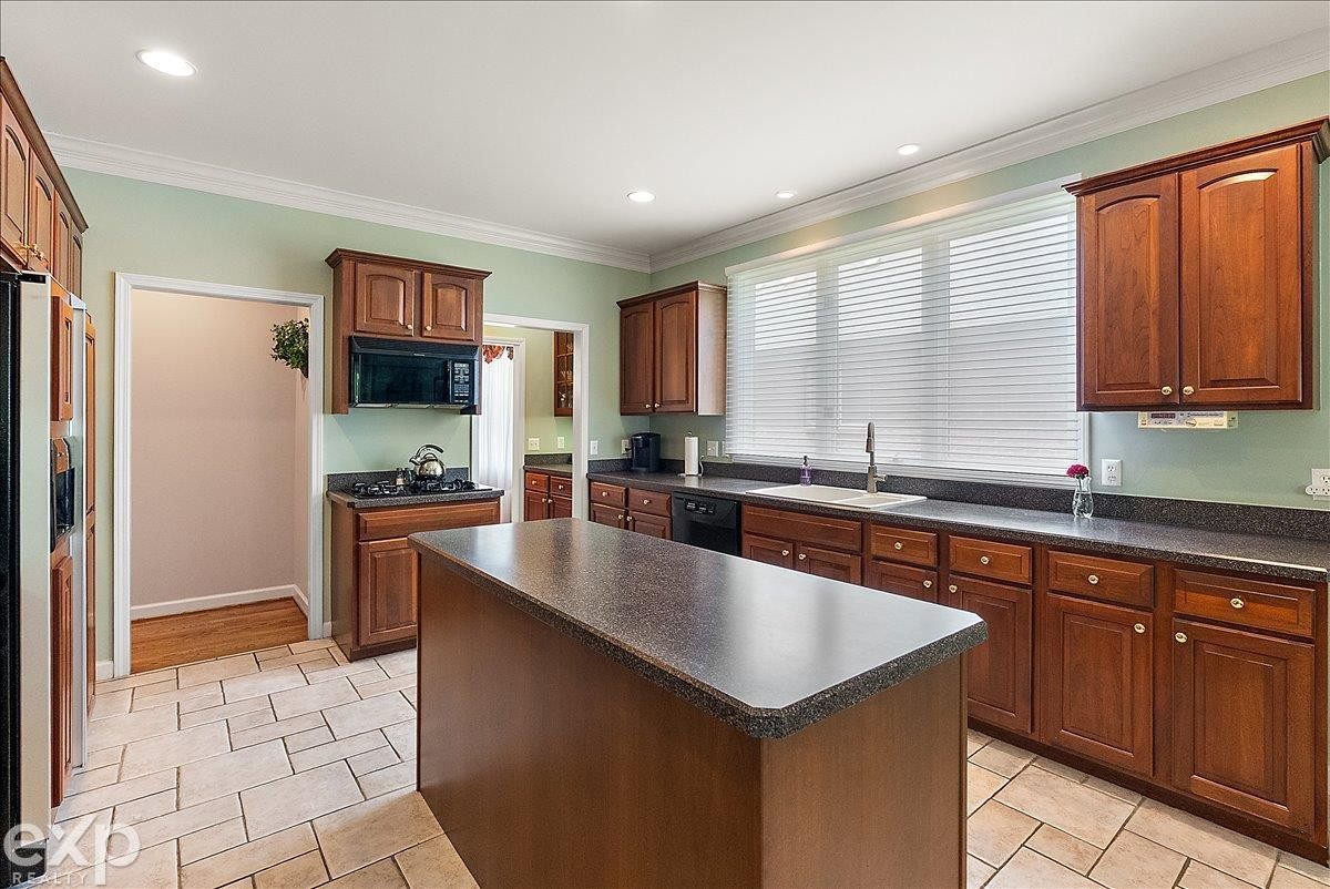 54380 Sassafras Drive, Utica, MI 48315 — Photo 28