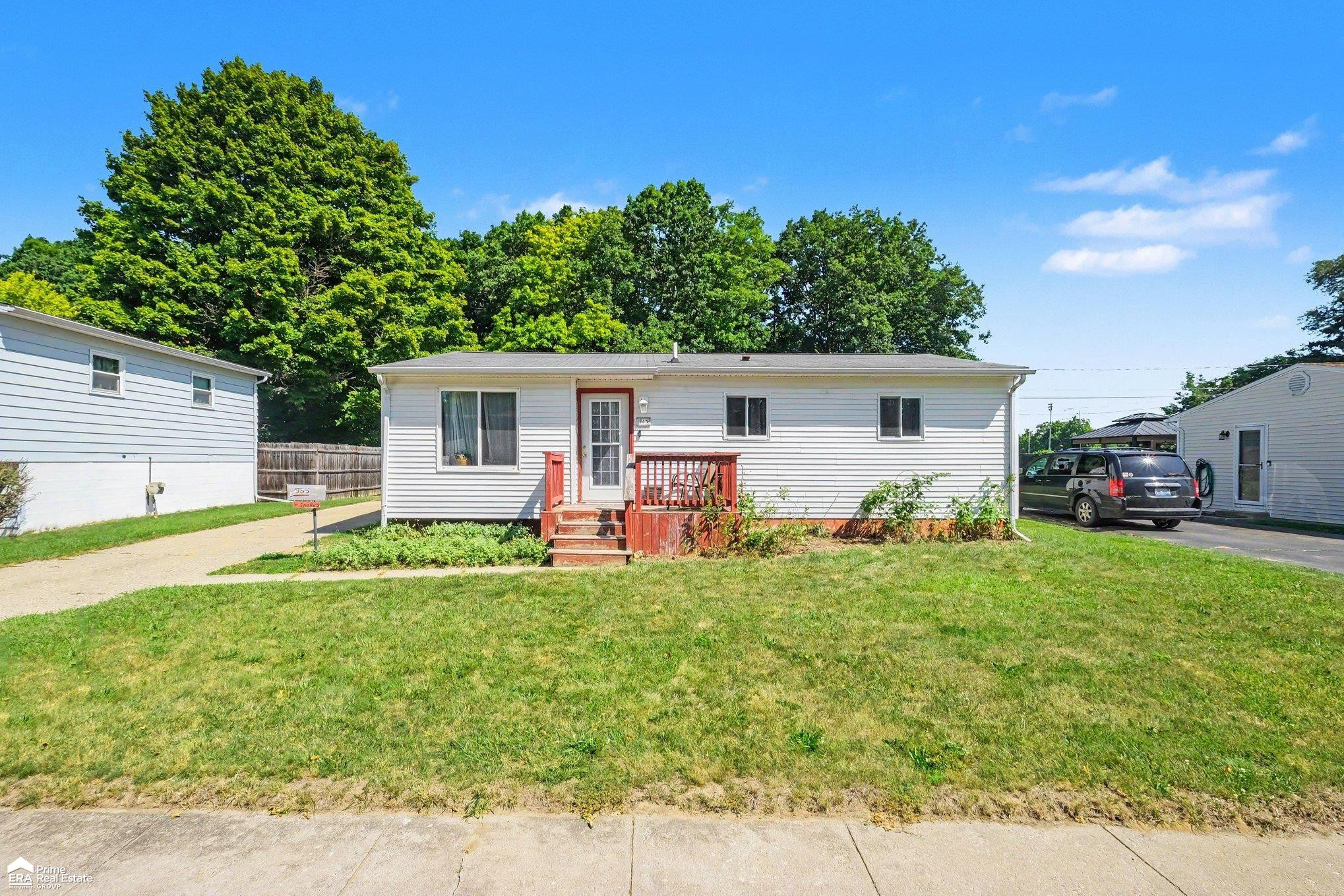 565 Clarion Street, Clio, MI 48420 — front exterior