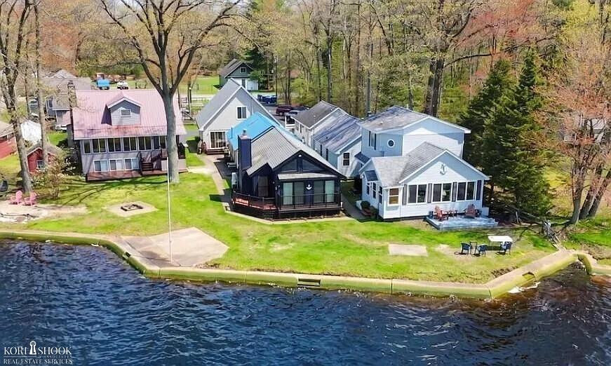6899 E Houghton Lake Drive, Houghton Lake, MI 48629 — front exterior
