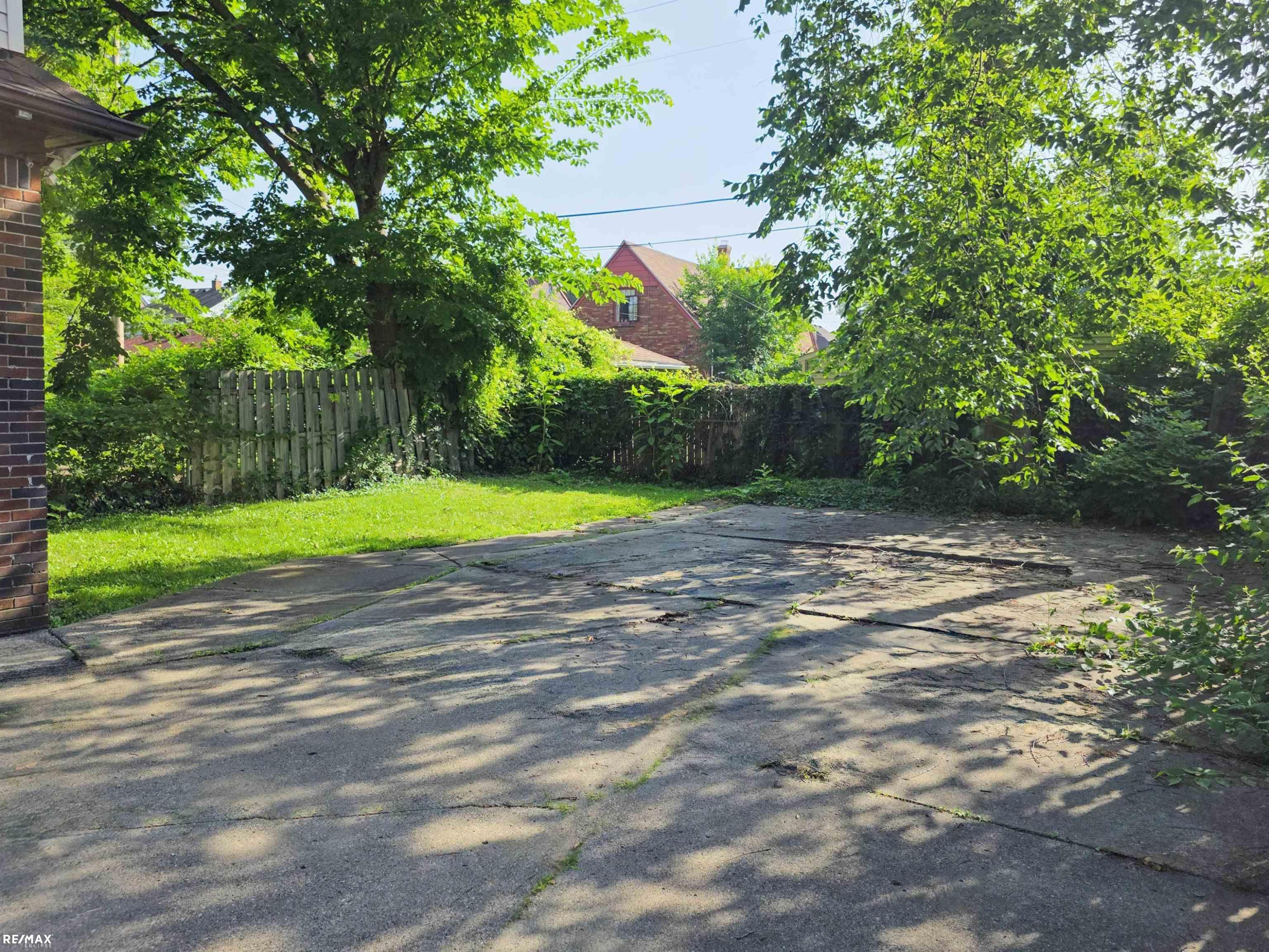 6110-6112 Yorkshire Street, Detroit, MI 48225 — Photo 2