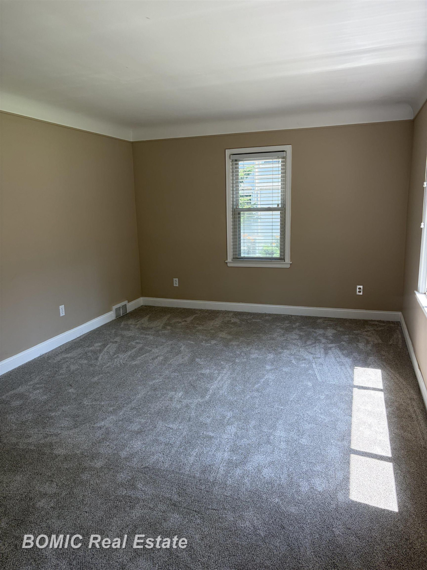 7581 St John Street, Shelby Twp, MI 48317 — Photo 10