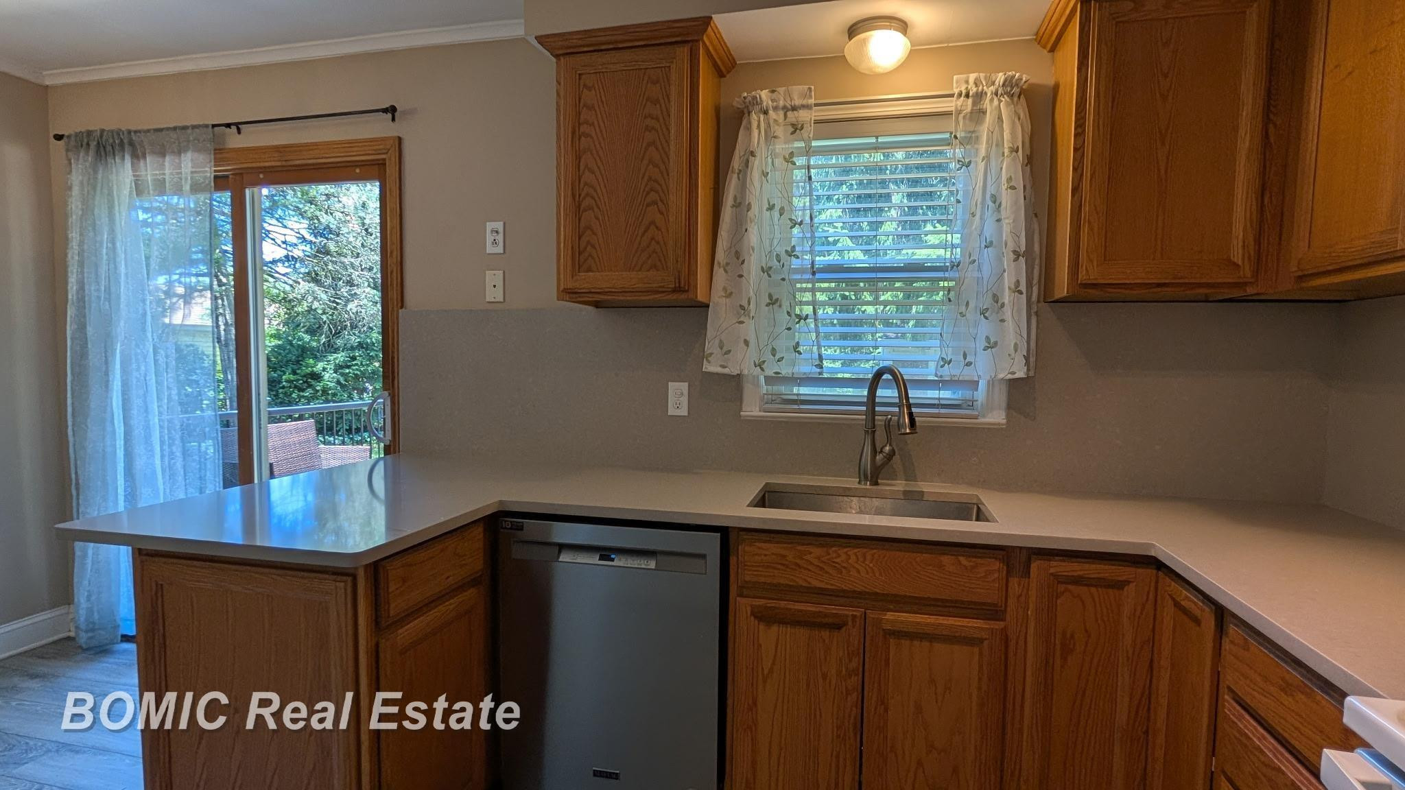 7581 St John Street, Shelby Twp, MI 48317 — Photo 16