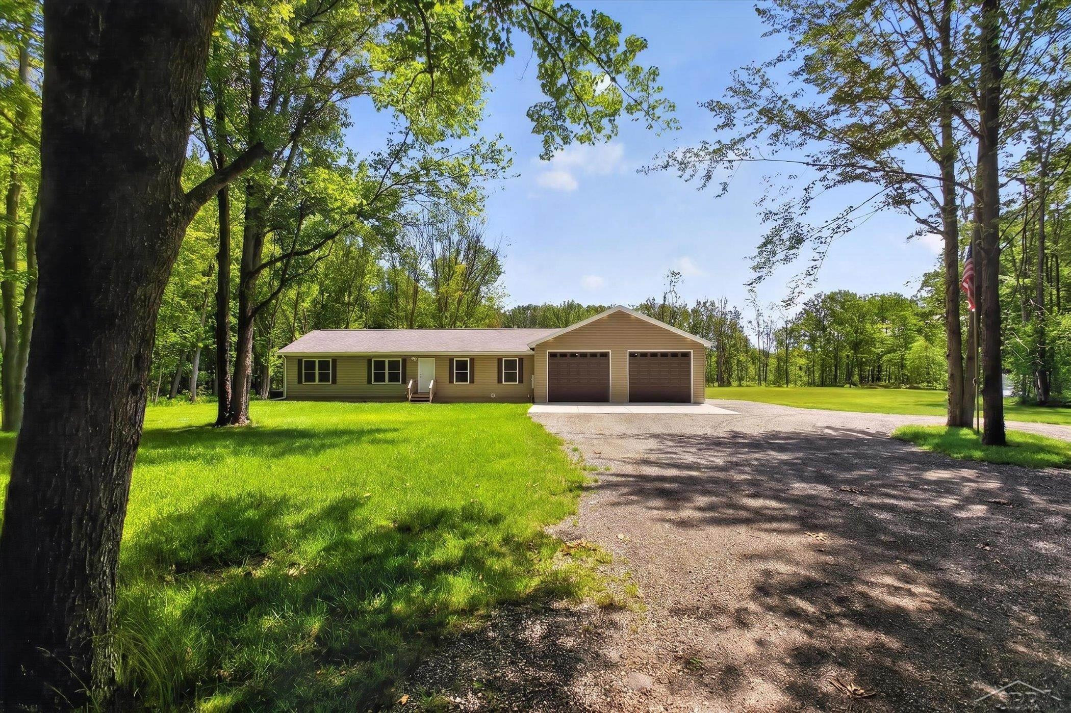 5590 N Jefferson Road, Midland, MI 48642 — front exterior