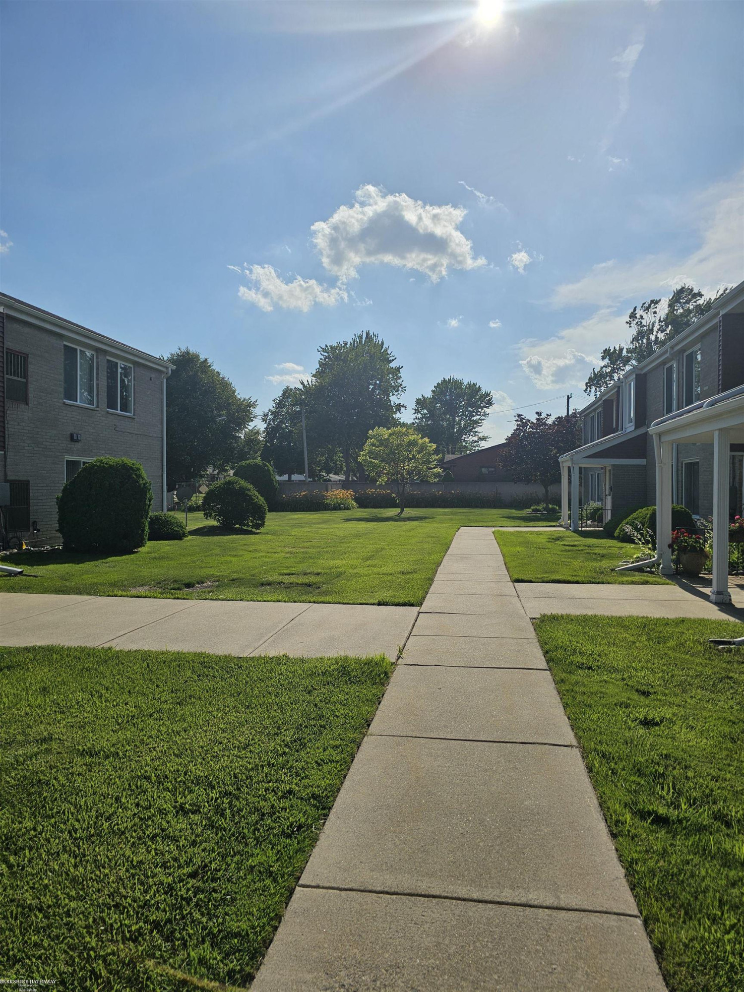 405 Sunset Lane, 34, Saint Clair Shores, MI 48082 — Photo 4
