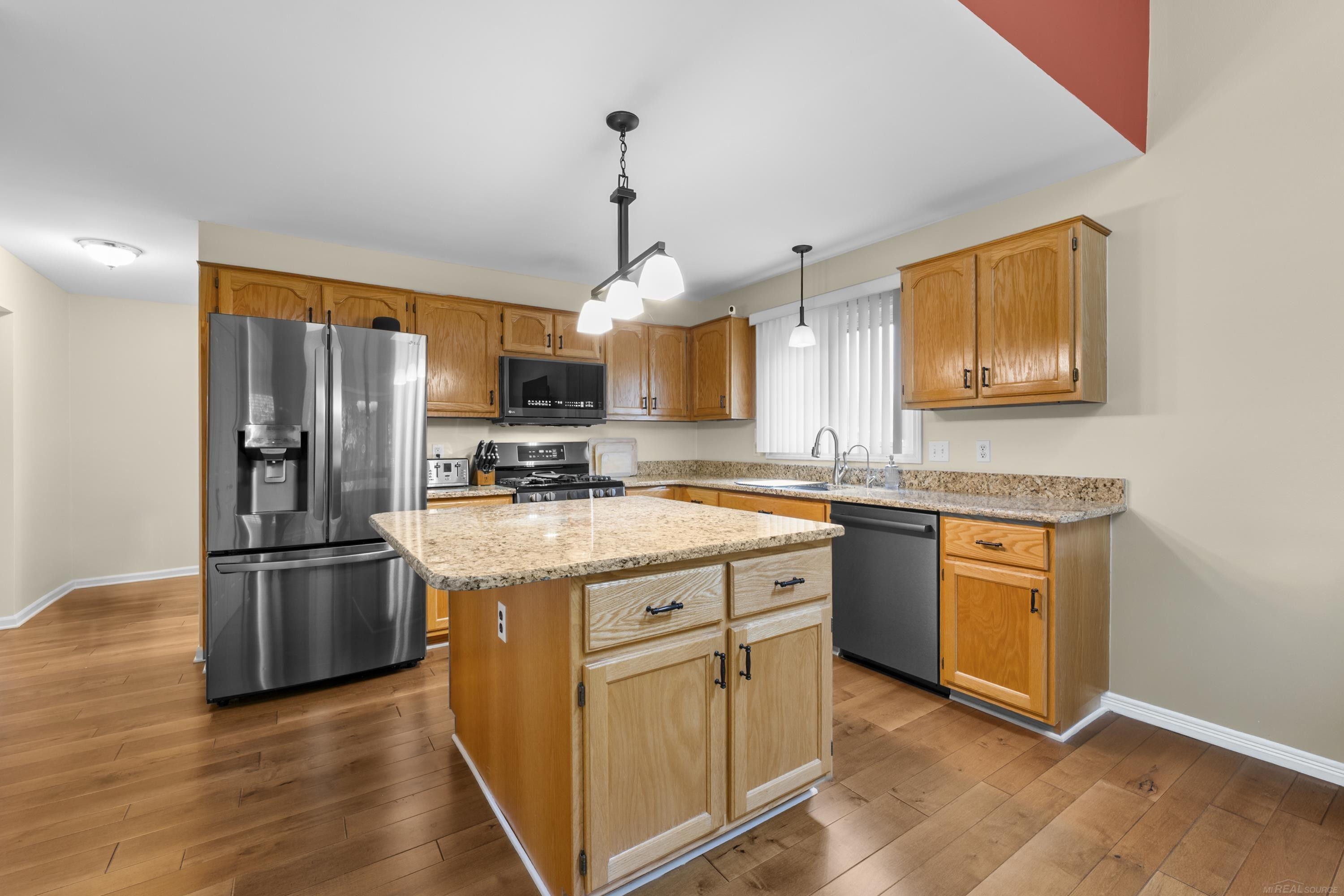70351 Hillside Court, MI 48065 — Photo 17
