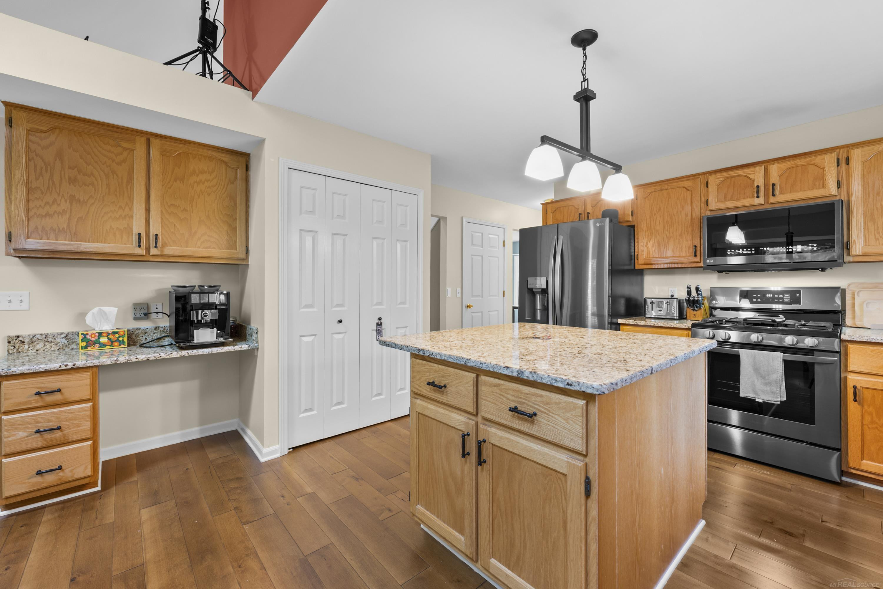 70351 Hillside Court, MI 48065 — Photo 18