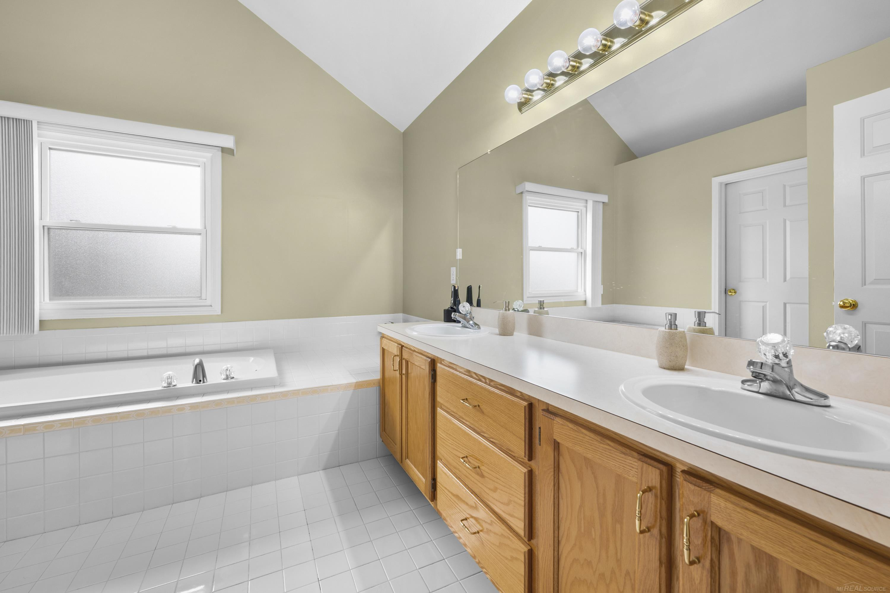 70351 Hillside Court, MI 48065 — Photo 25
