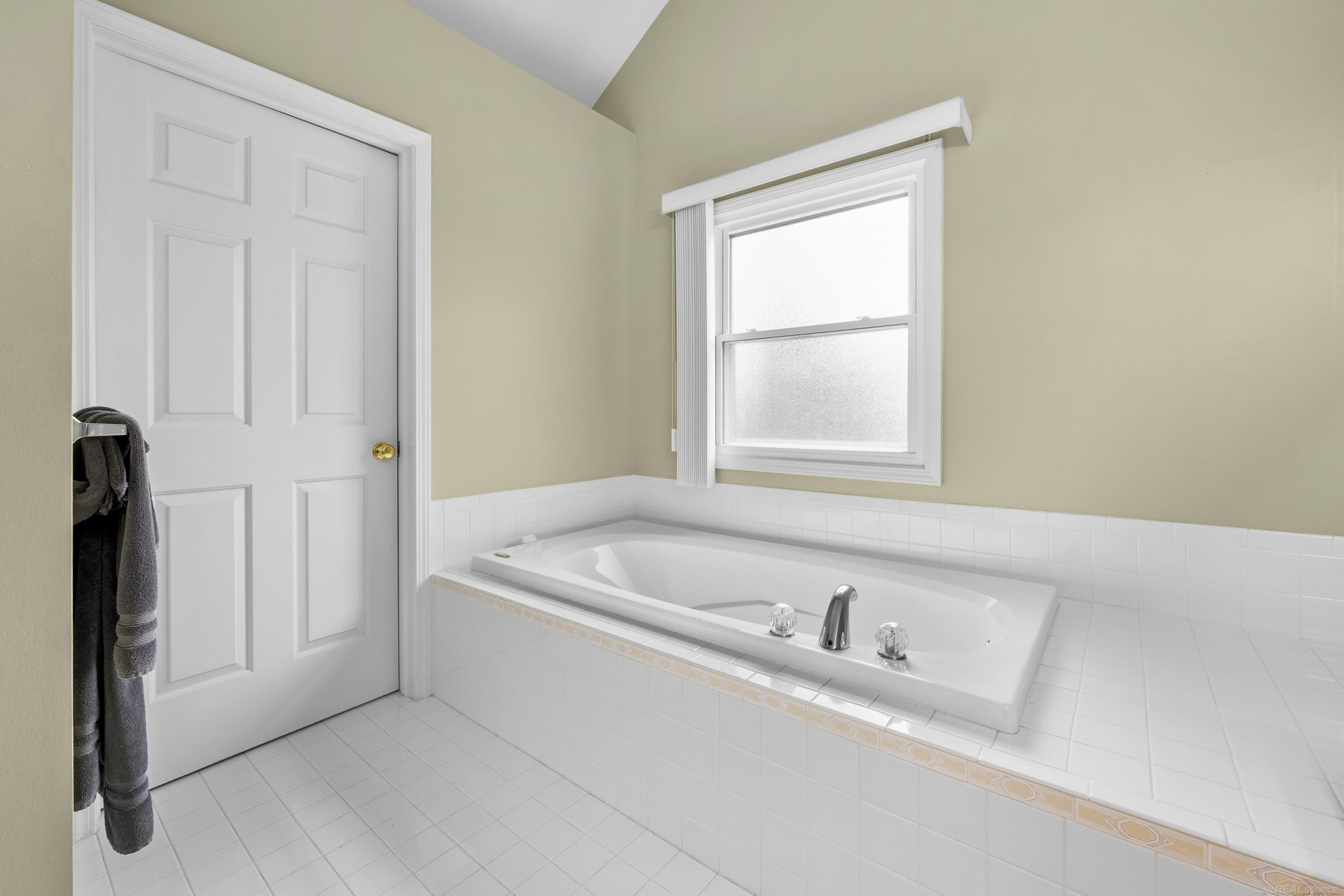 70351 Hillside Court, MI 48065 — Photo 27