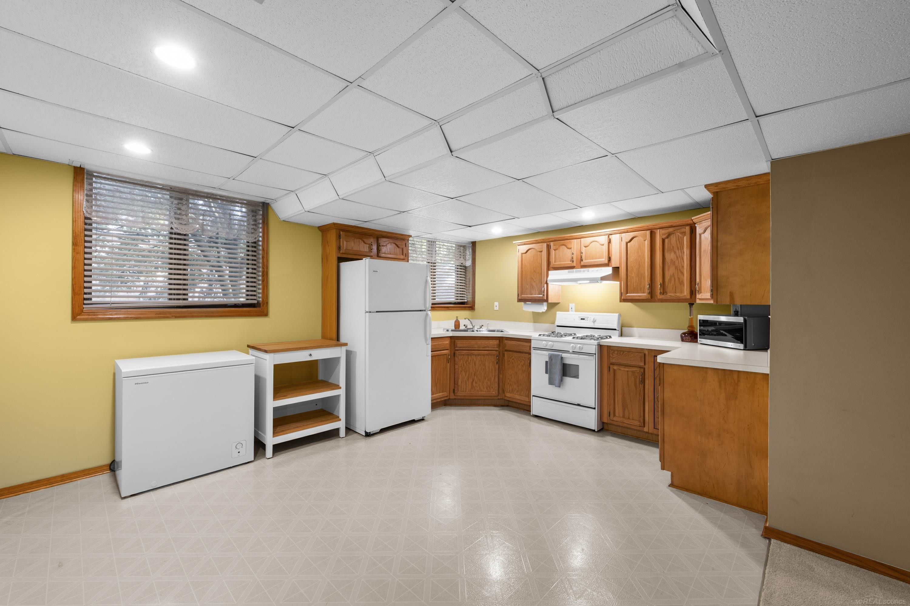 70351 Hillside Court, MI 48065 — Photo 37