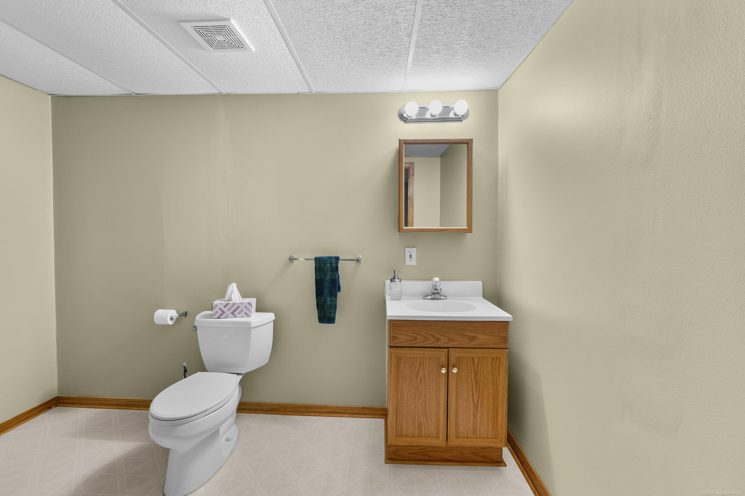 70351 Hillside Court, MI 48065 — Photo 40