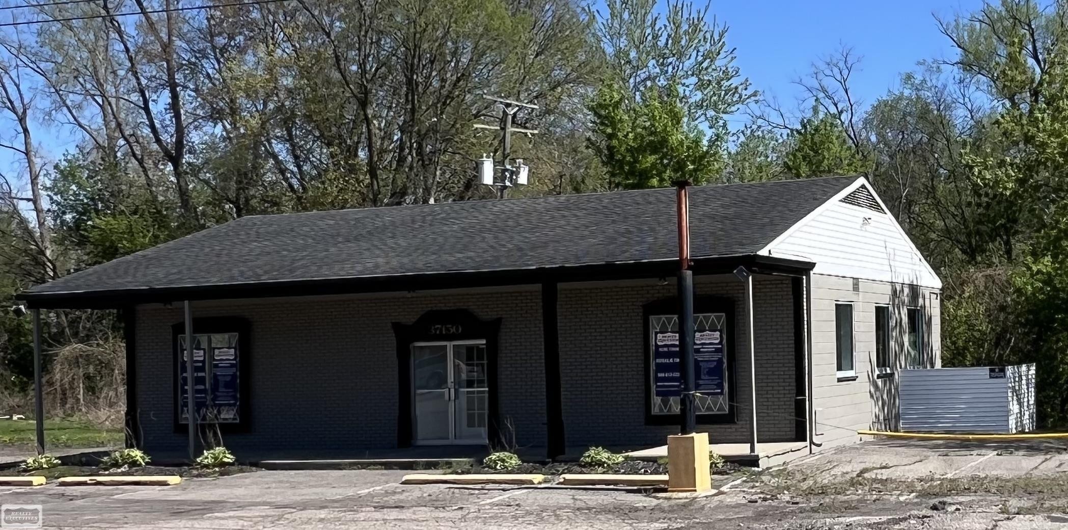 37150 Utica Road, Clinton Twp, MI 48036