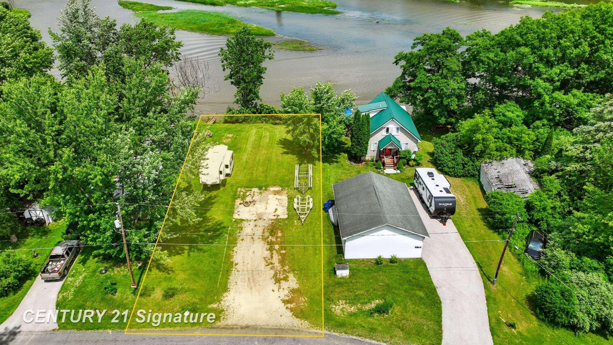 5848 N Lake Drive Drive, Sanford, MI 48657 — Photo 2