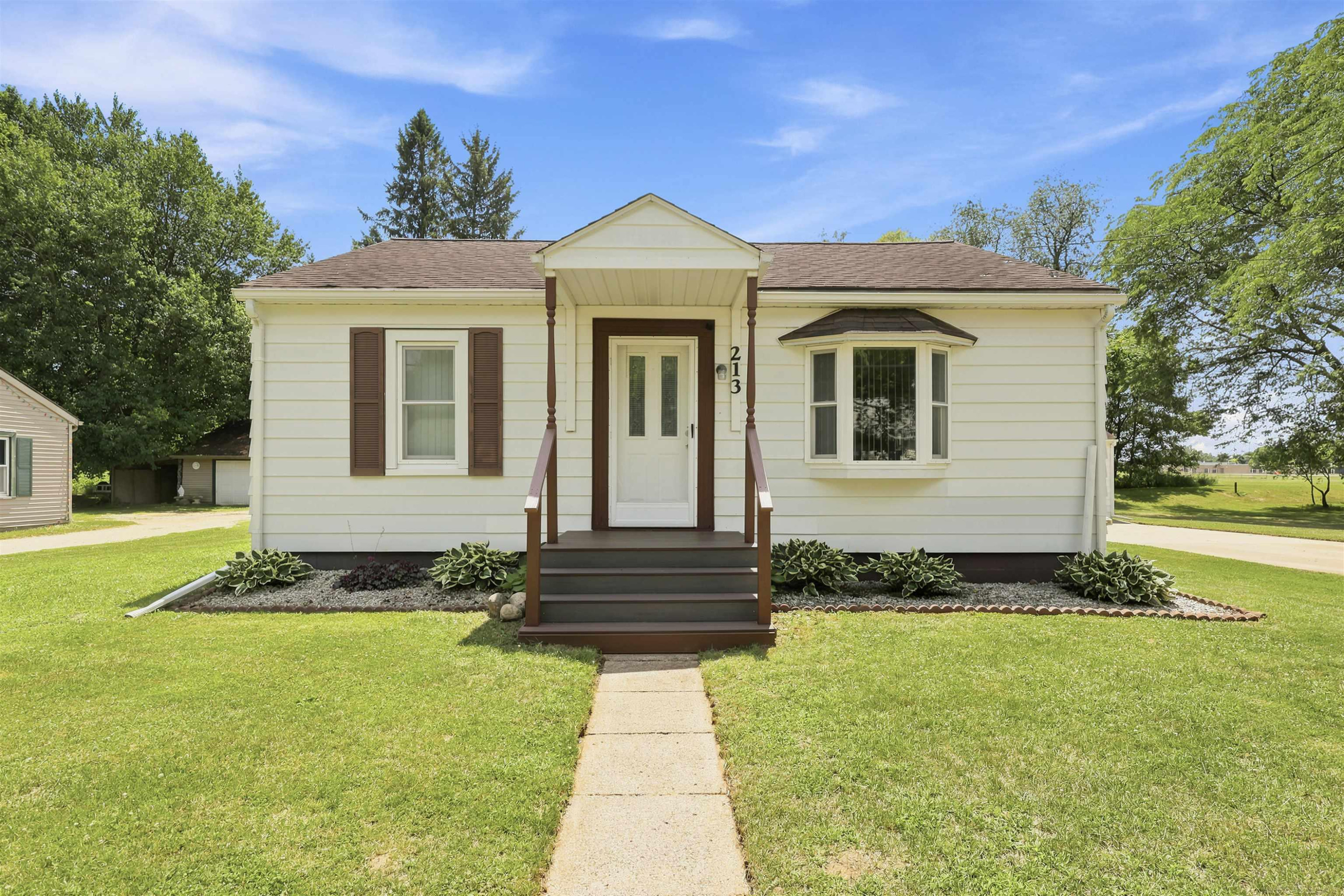 213 Peacock Walk, Jackson, MI 49202