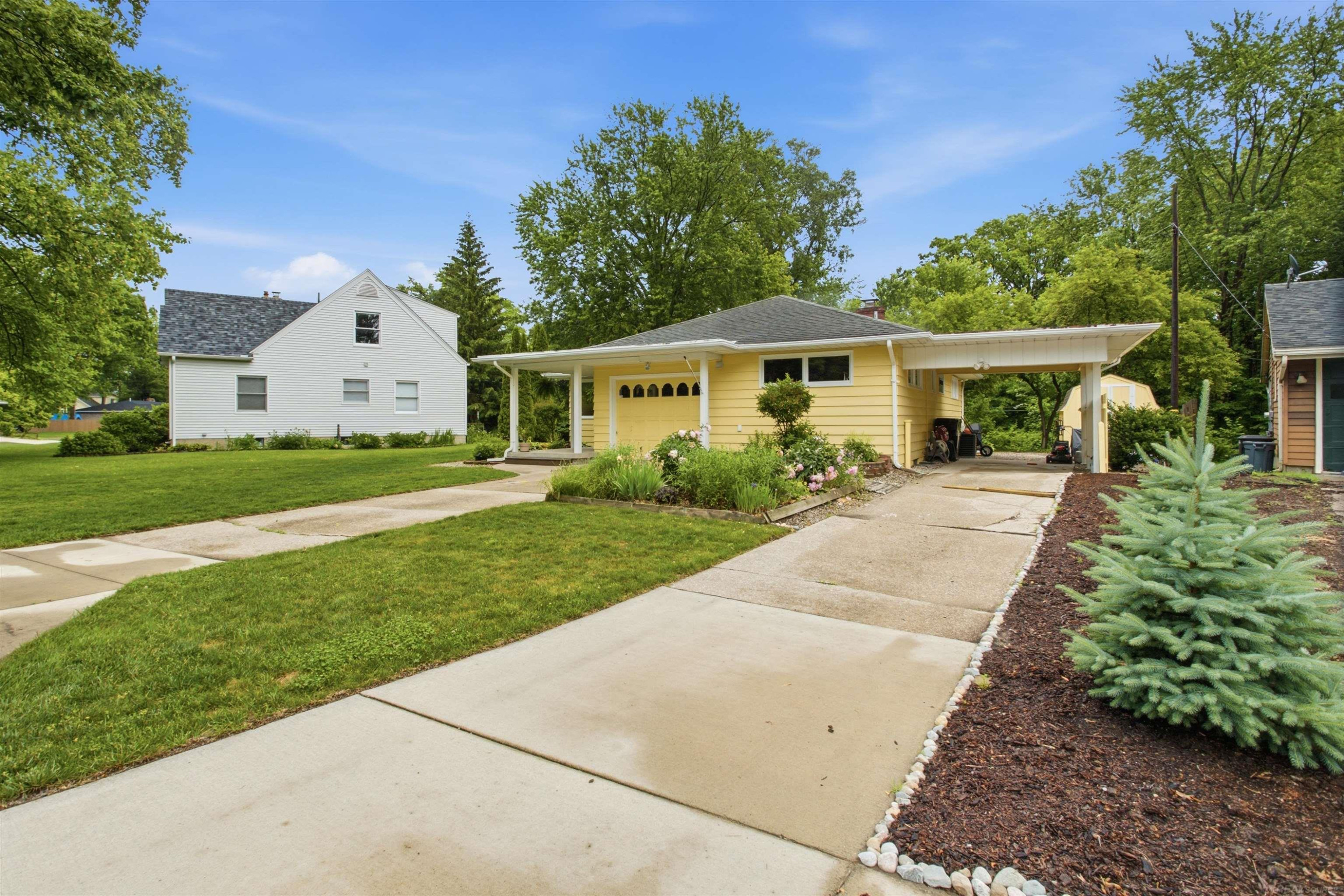 728 Lakeview Drive, Port Huron, MI 48060 — Photo 25