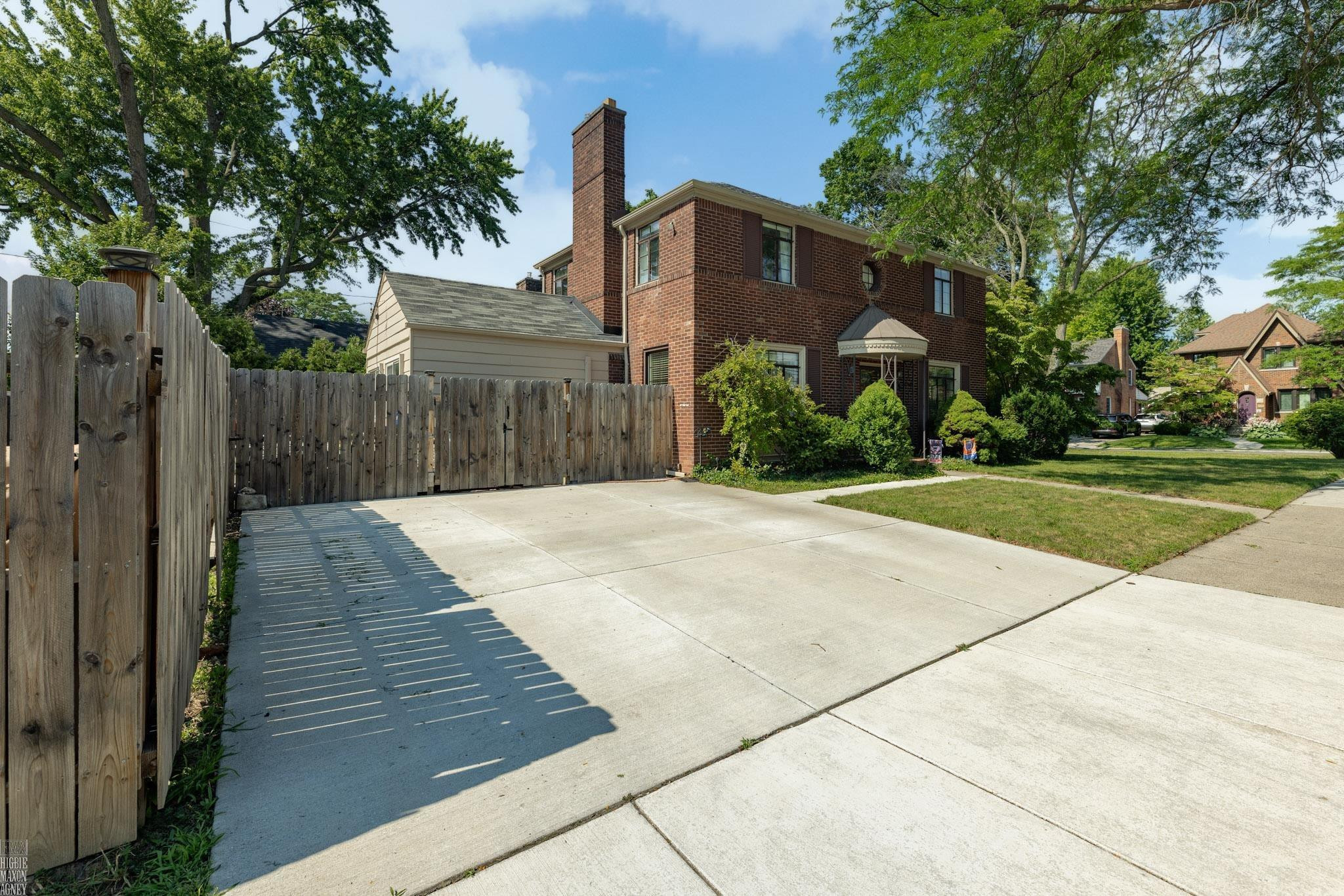 675 Fisher Road, Grosse Pointe, MI 48230 — Photo 2