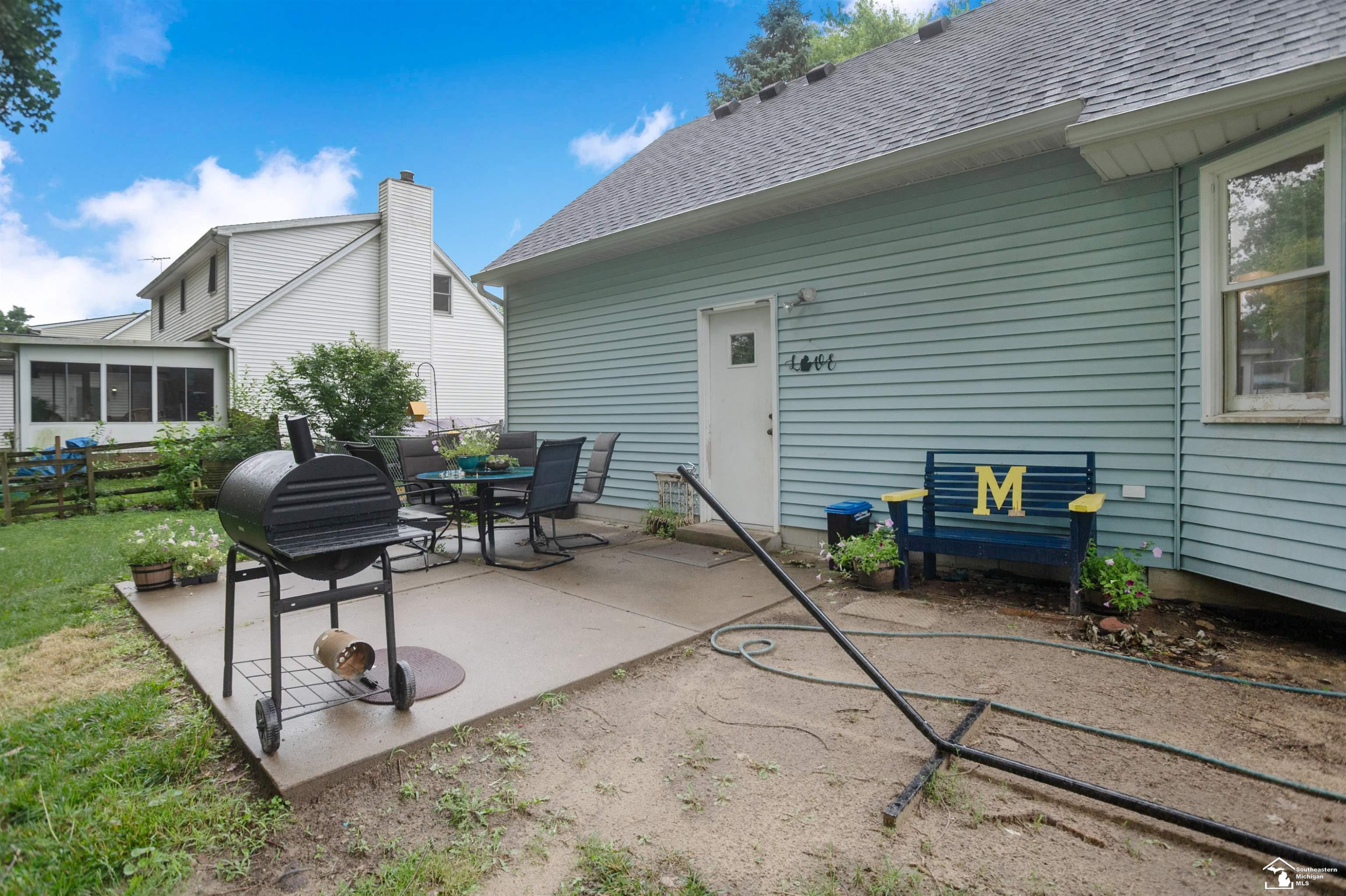 8858 Tanglewood Road, Temperance, MI 48182 — Photo 9