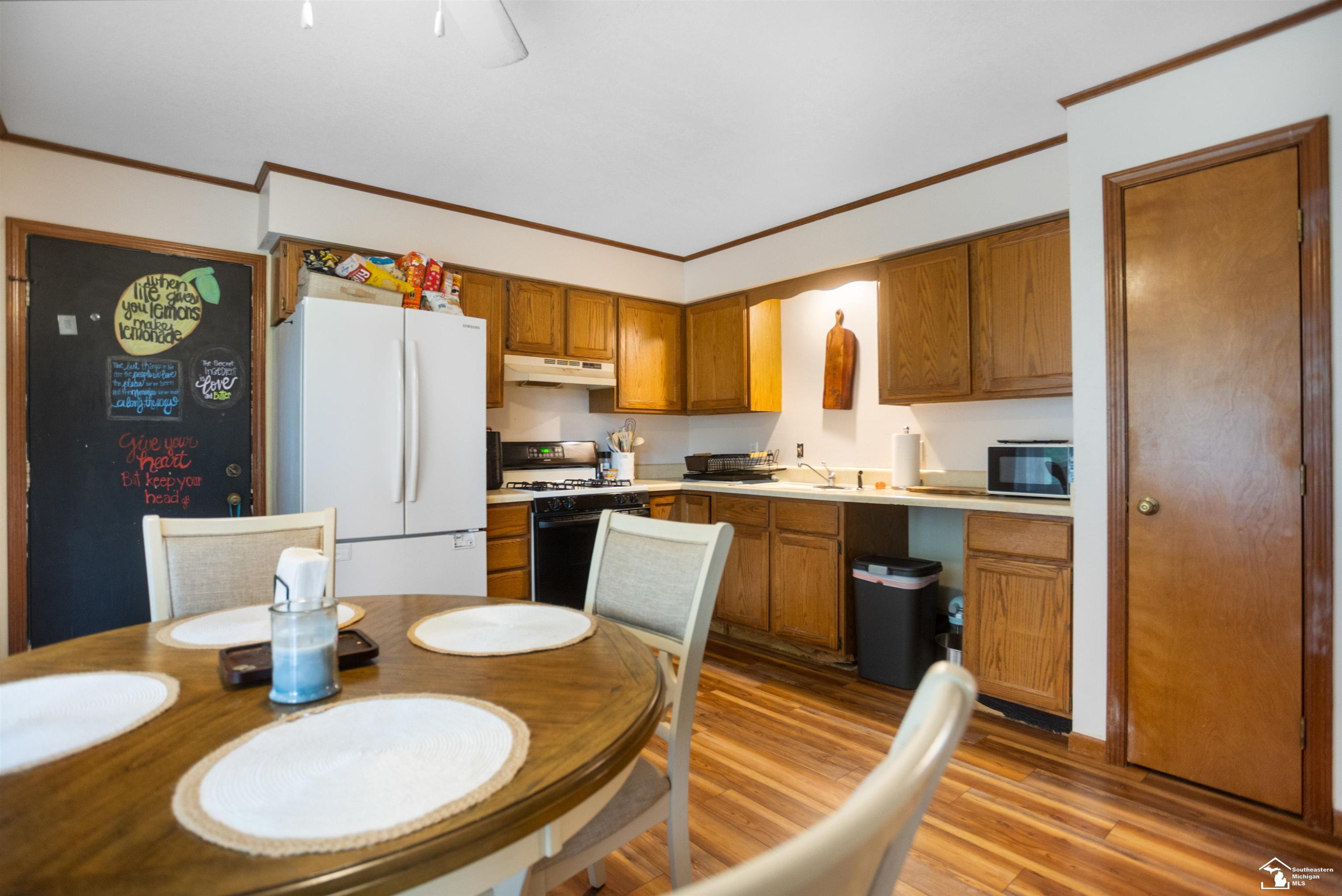 8858 Tanglewood Road, Temperance, MI 48182 — Photo 16