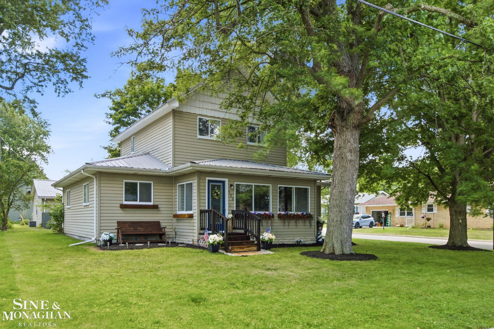 732 N 9th St Street, MI 48079 — front exterior