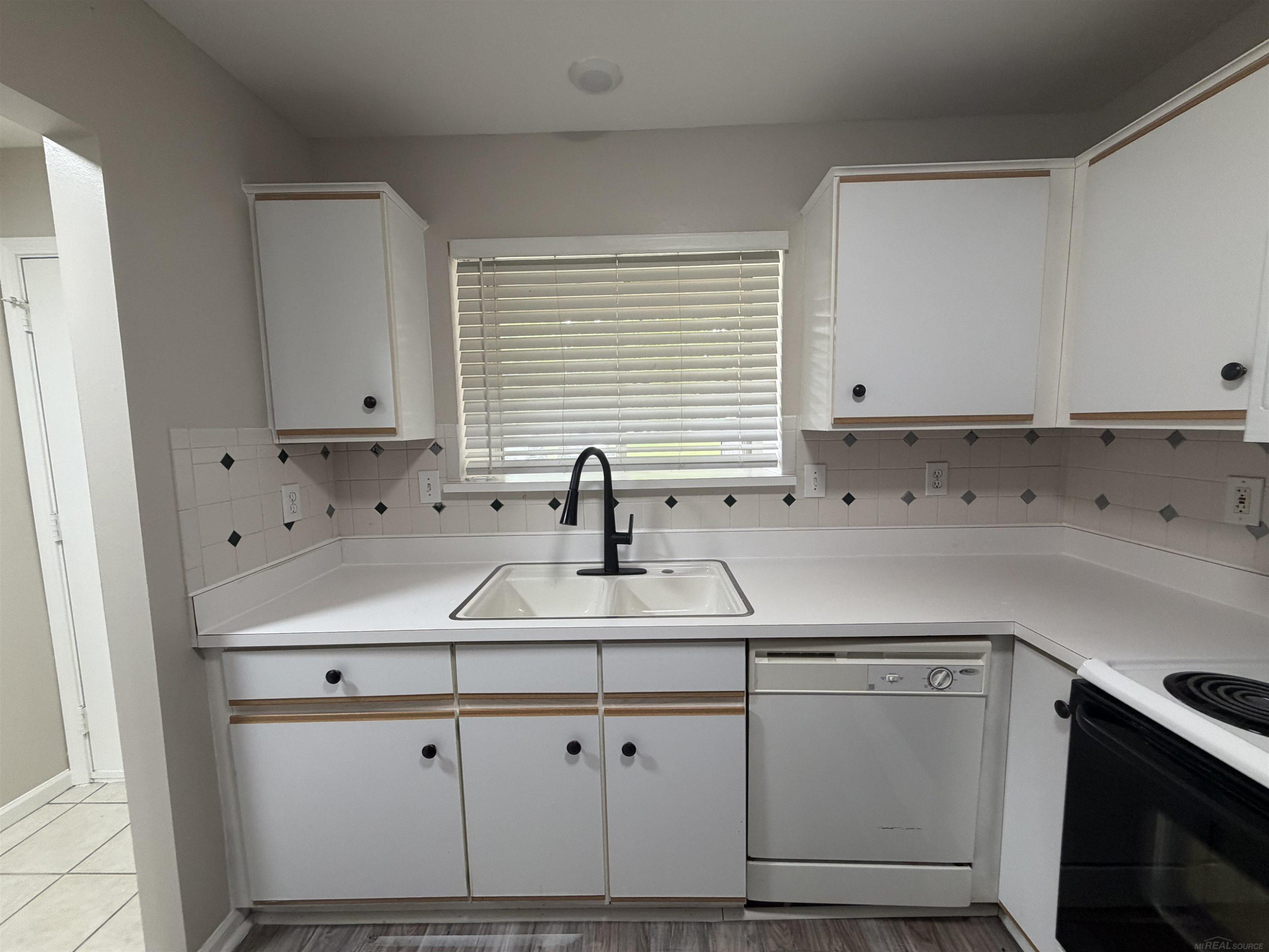 44411 Sunnyside Drive, Sterling Heights, MI 48313 — Photo 9