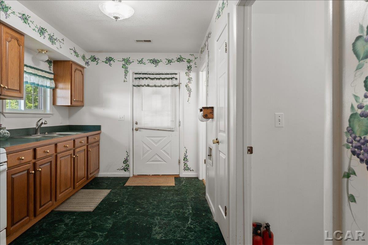 808 S Winter Street, Adrian, MI 49221 — Photo 6