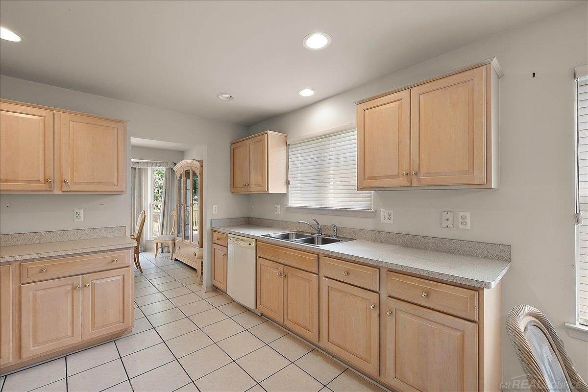 43350 Cove Drive, Clinton Twp, MI 48038 — Photo 19