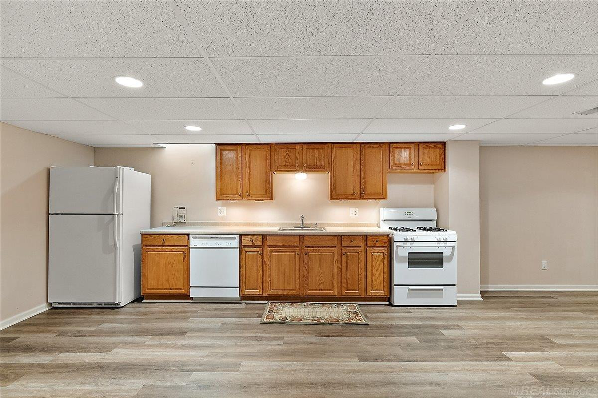 43350 Cove Drive, Clinton Twp, MI 48038 — Photo 38