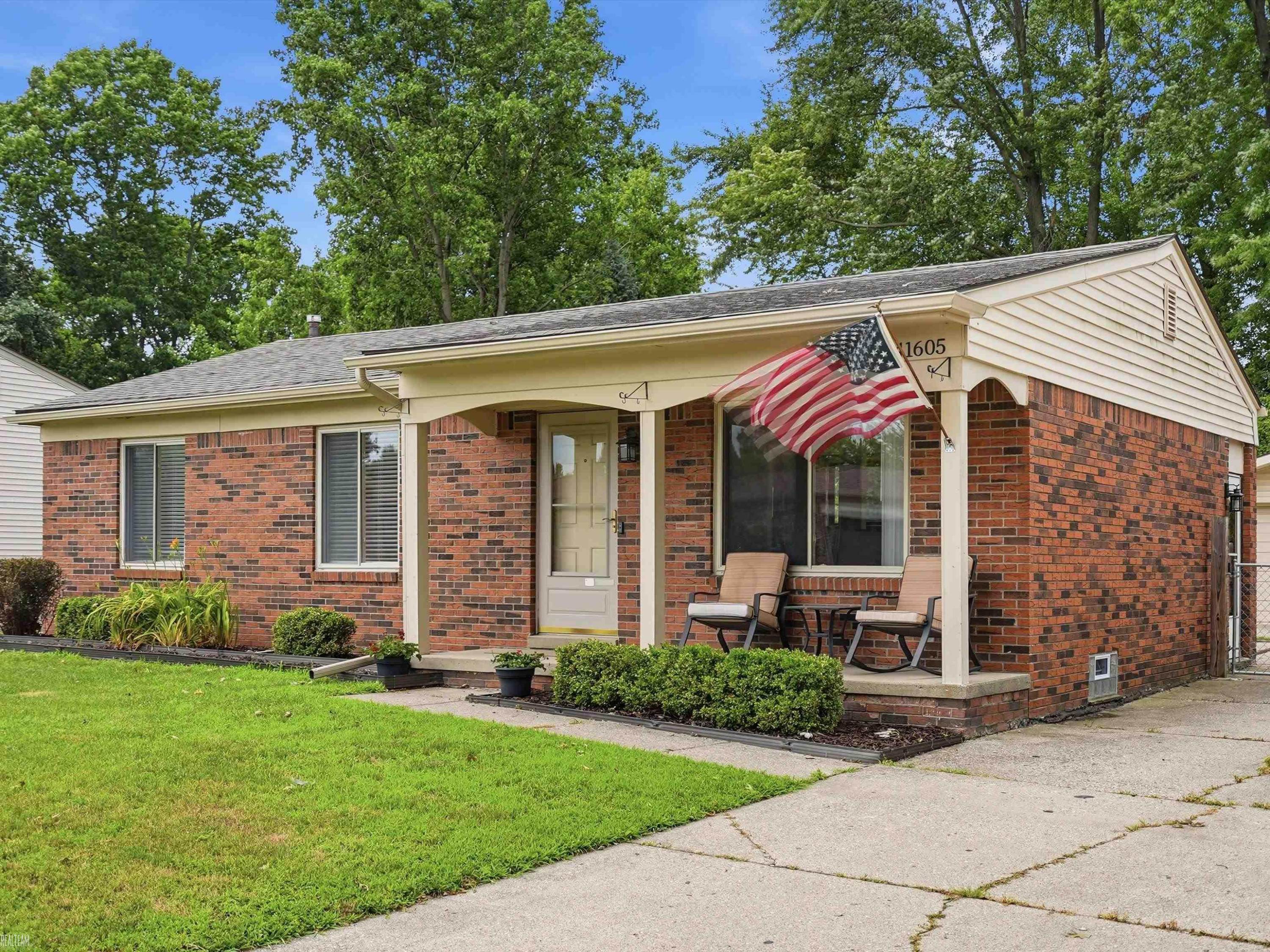 41605 Clayton Street, Clinton Twp, MI 48038 — Photo 2