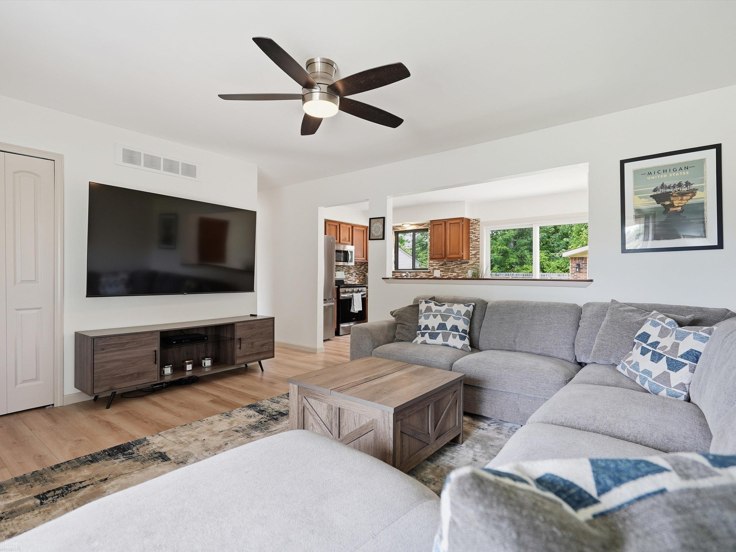 41605 Clayton Street, Clinton Twp, MI 48038 — Photo 5