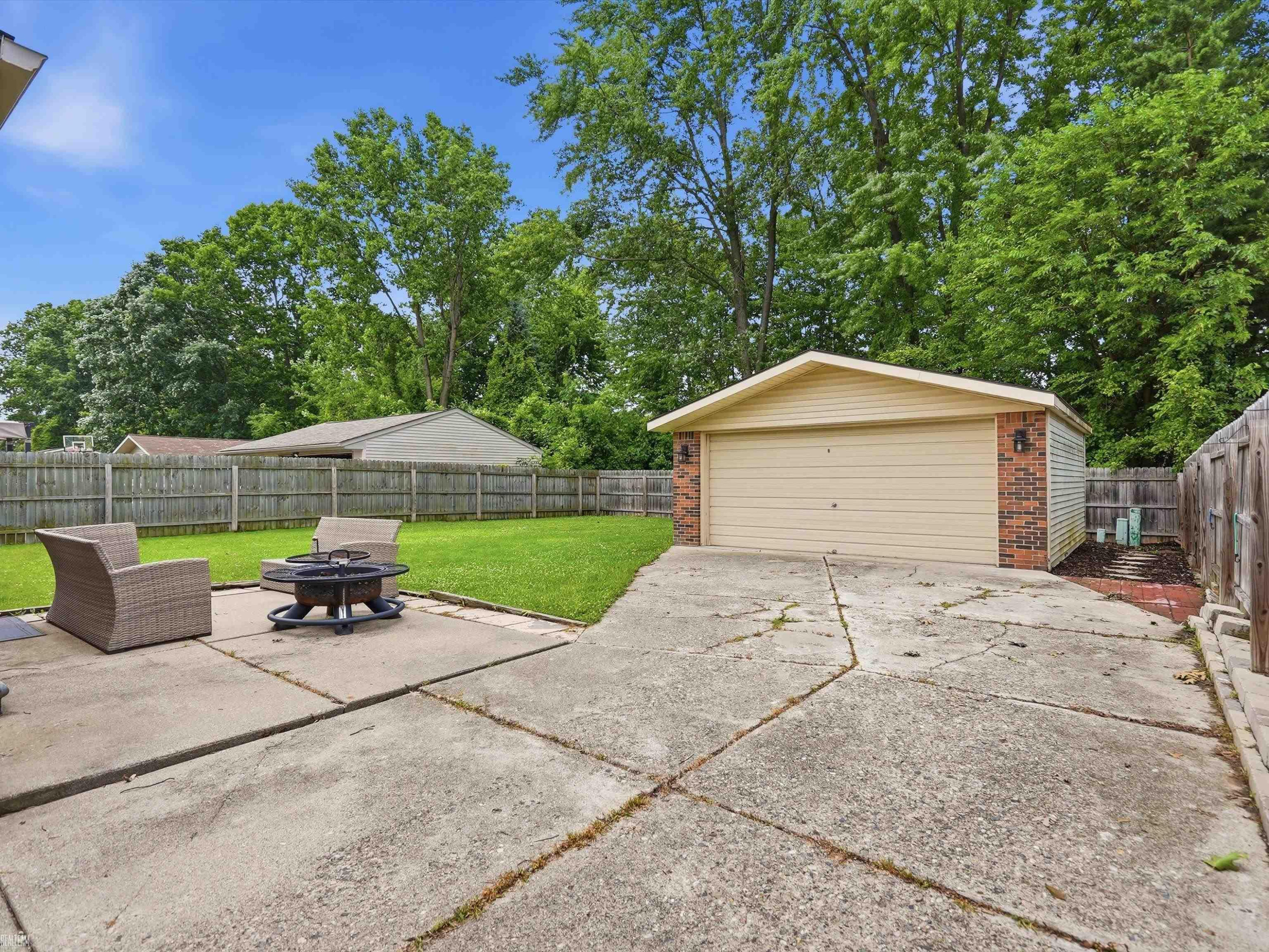 41605 Clayton Street, Clinton Twp, MI 48038 — Photo 25