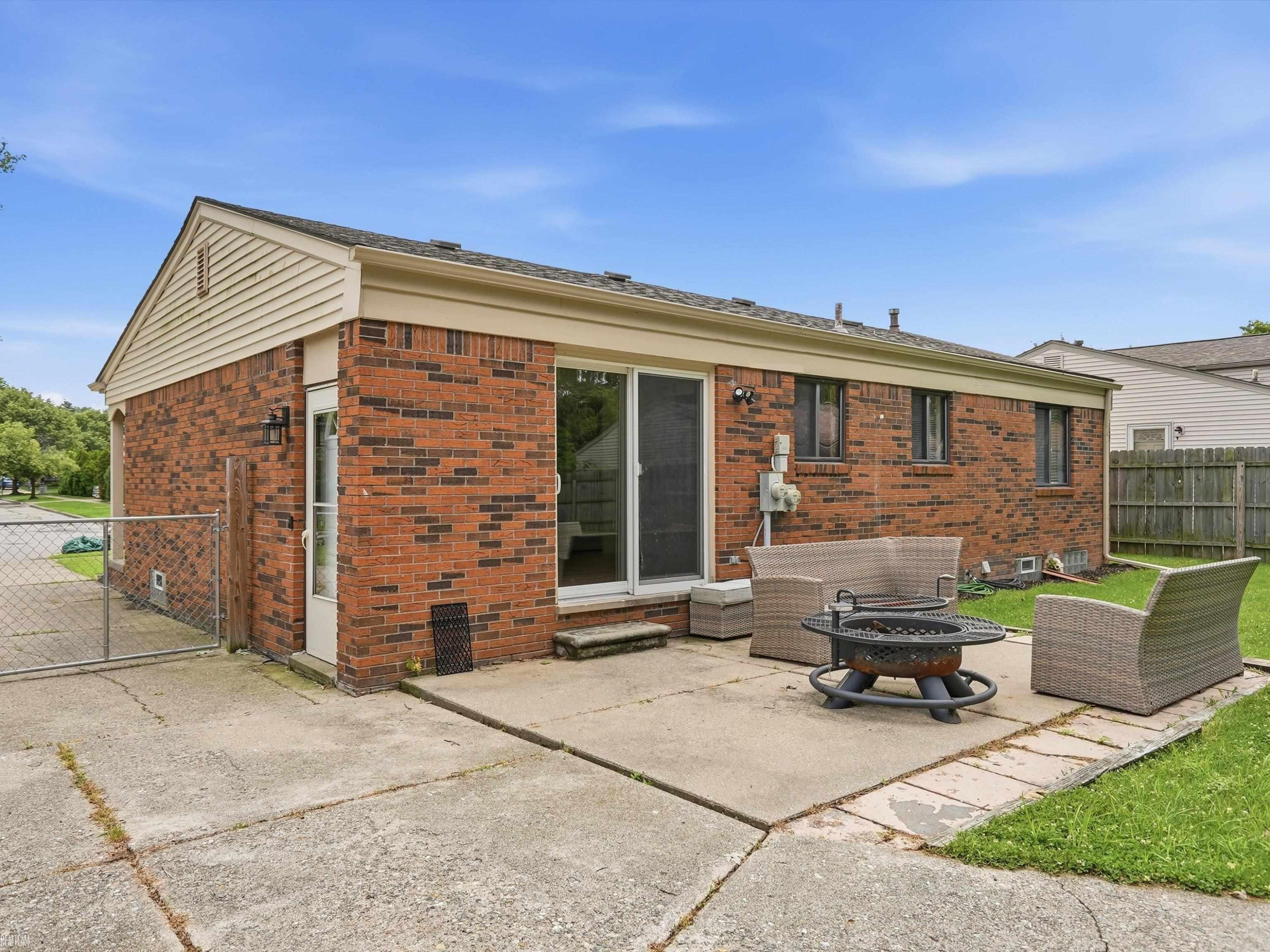 41605 Clayton Street, Clinton Twp, MI 48038 — Photo 26