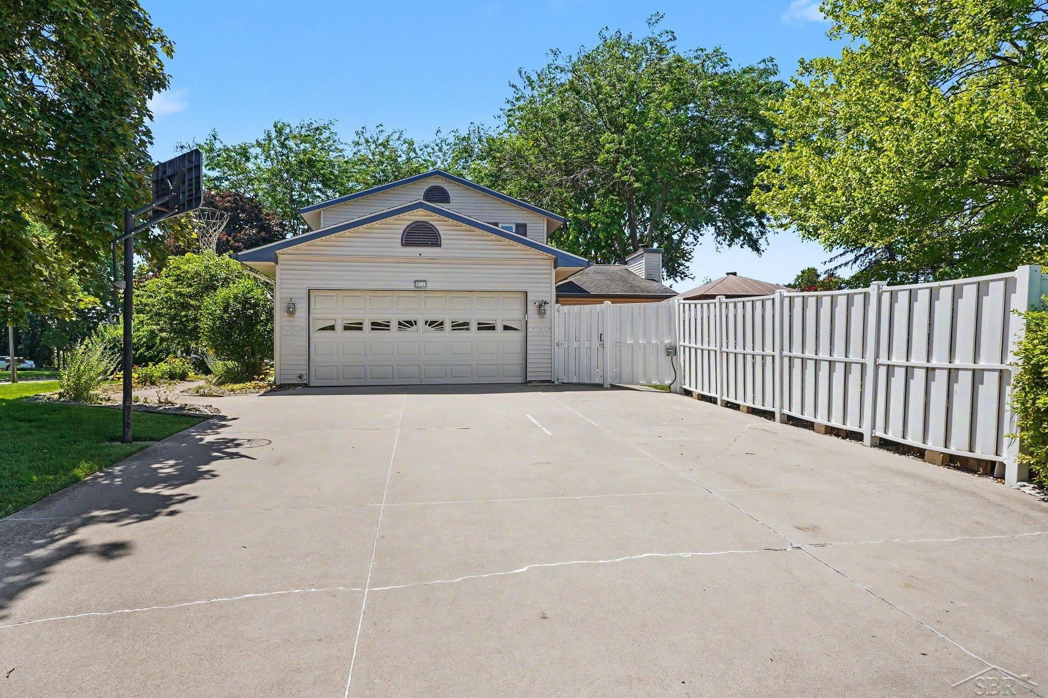 831 Mayflower Drive, Saginaw, MI 48638 — Photo 32