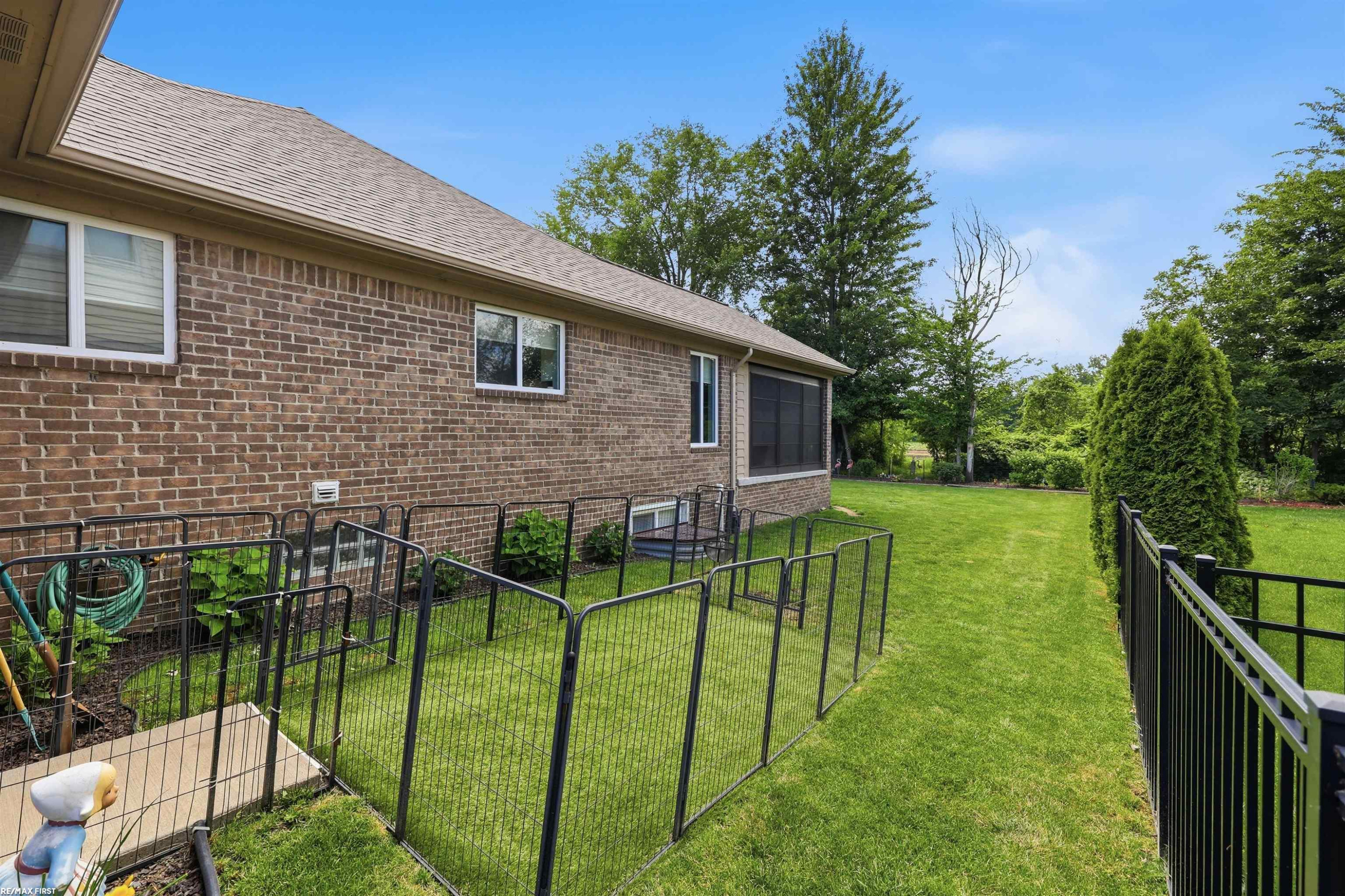 51341 Caroline Drive, New Baltimore, MI 48047 — Photo 45