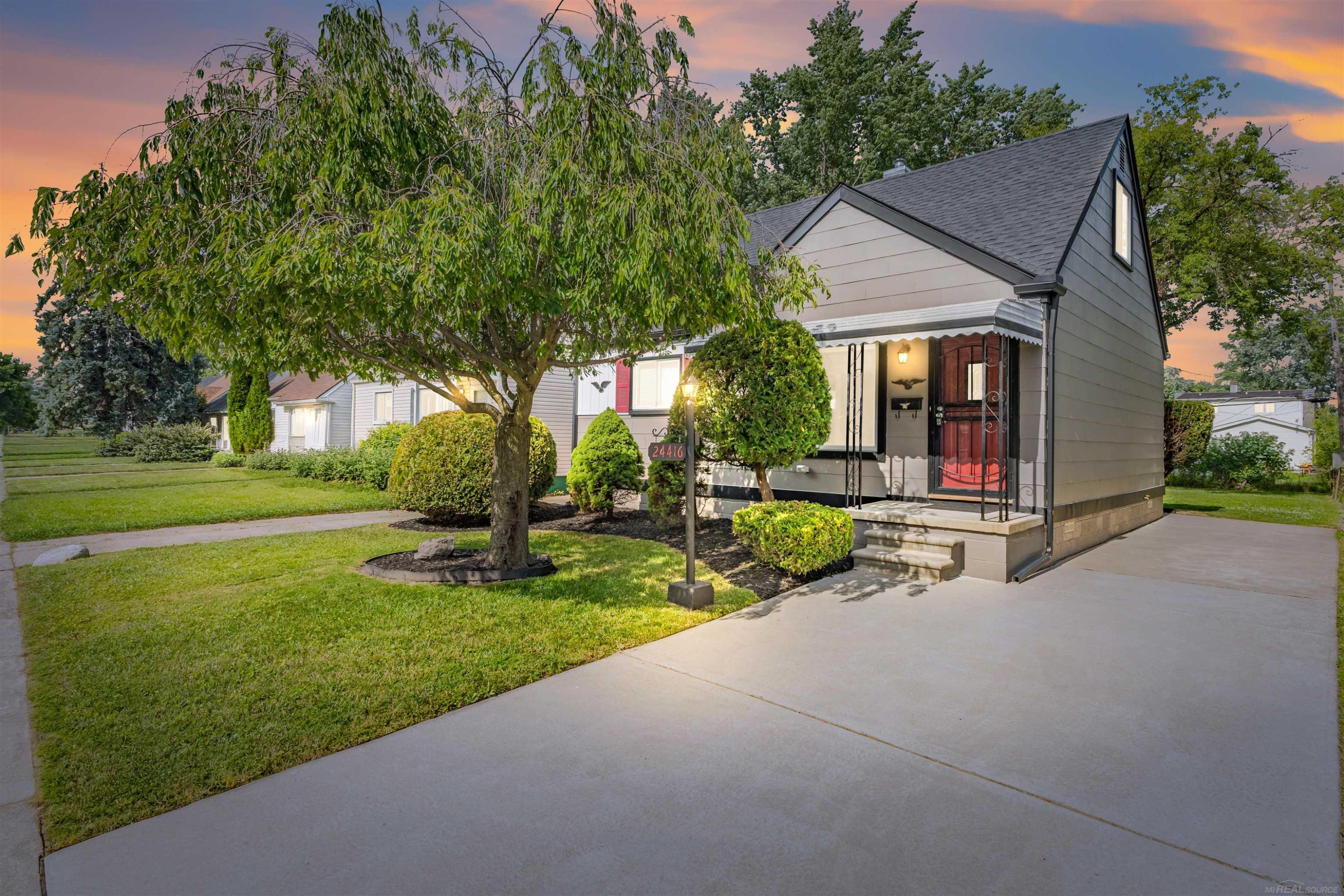 24416 Lauren Avenue, Warren, MI 48089