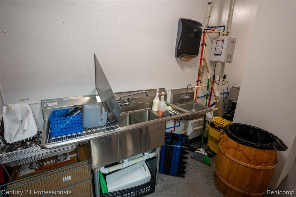 888 W Big Beaver - Troy Eatz Road, Troy, MI 48084 — Photo 28